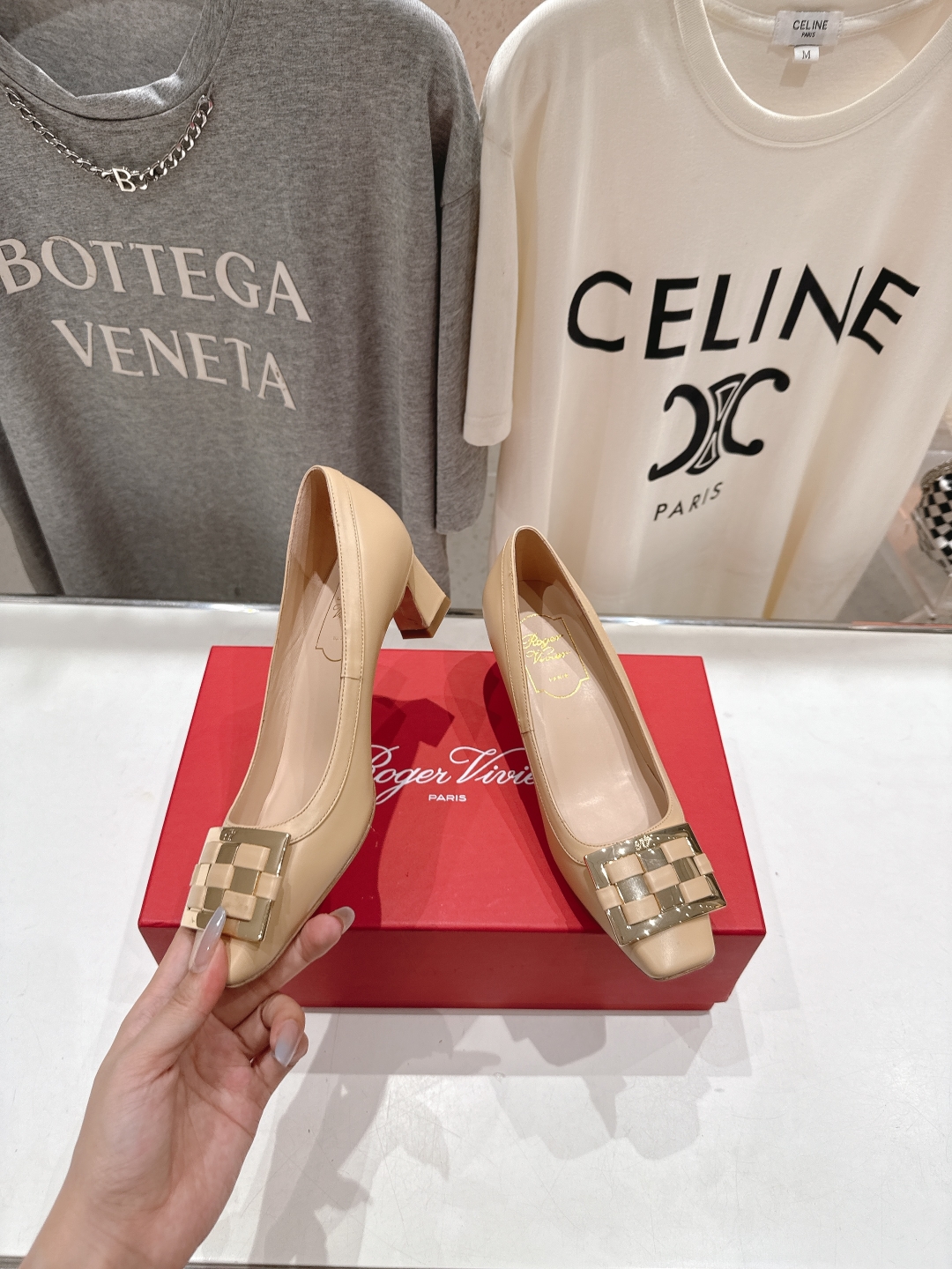 高版本出厂
 Roger vivier RV2025ss新款玛丽珍方扣小方头高跟鞋单鞋
上脚超好看的一款
