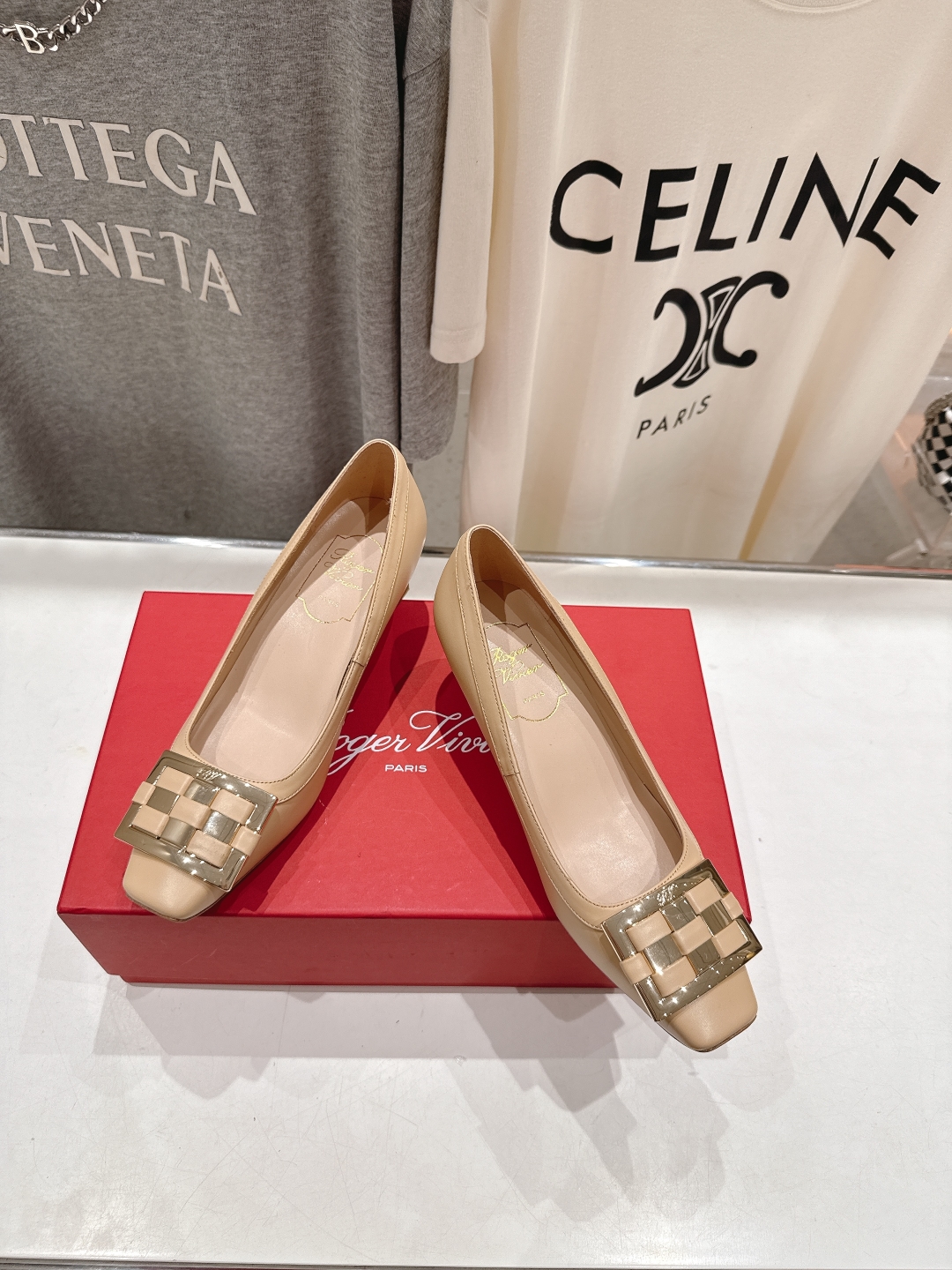 高版本出厂
 Roger vivier RV2025ss新款玛丽珍方扣小方头高跟鞋单鞋
上脚超好看的一款