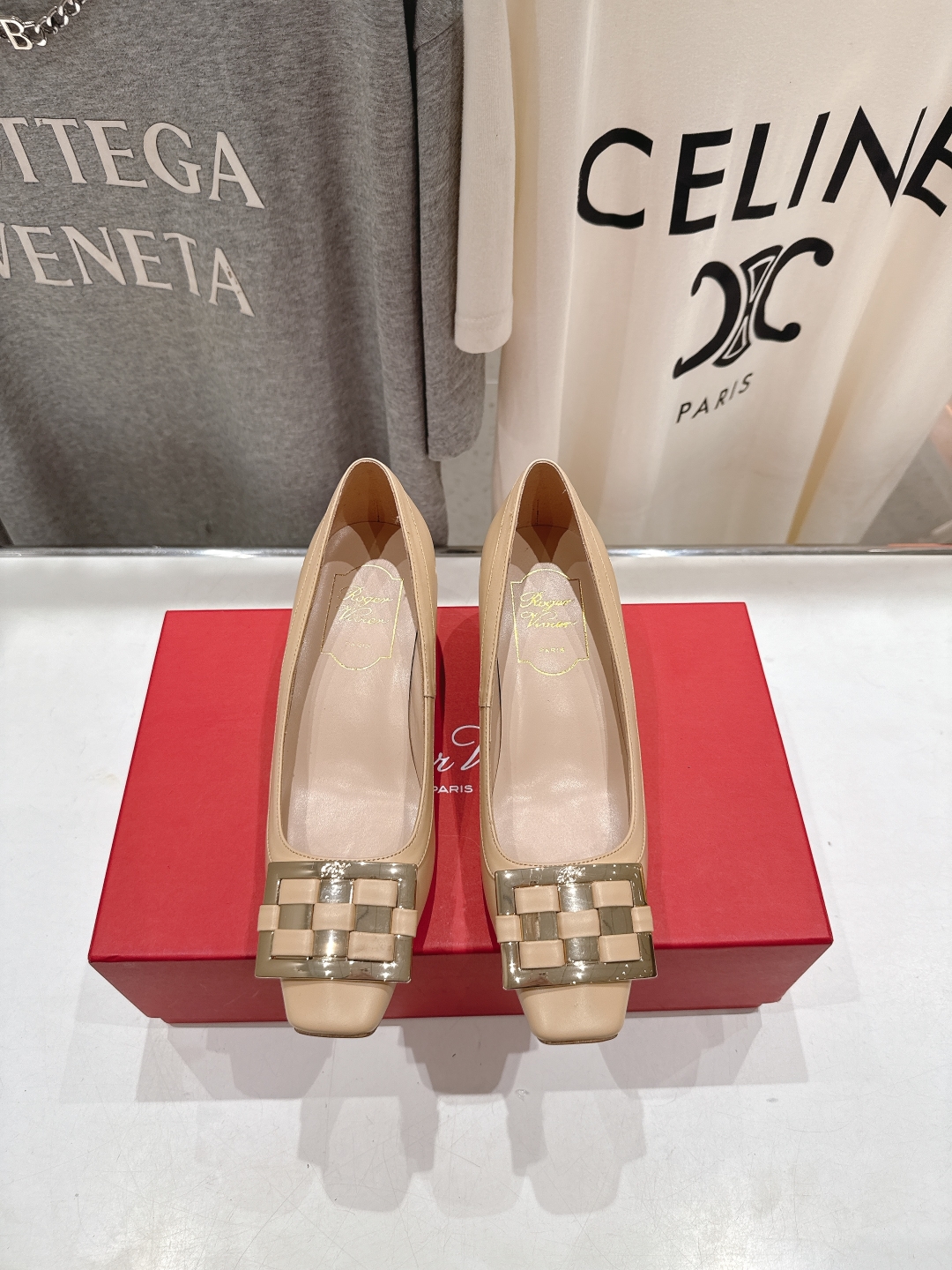 高版本出厂
 Roger vivier RV2025ss新款玛丽珍方扣小方头高跟鞋单鞋
上脚超好看的一款