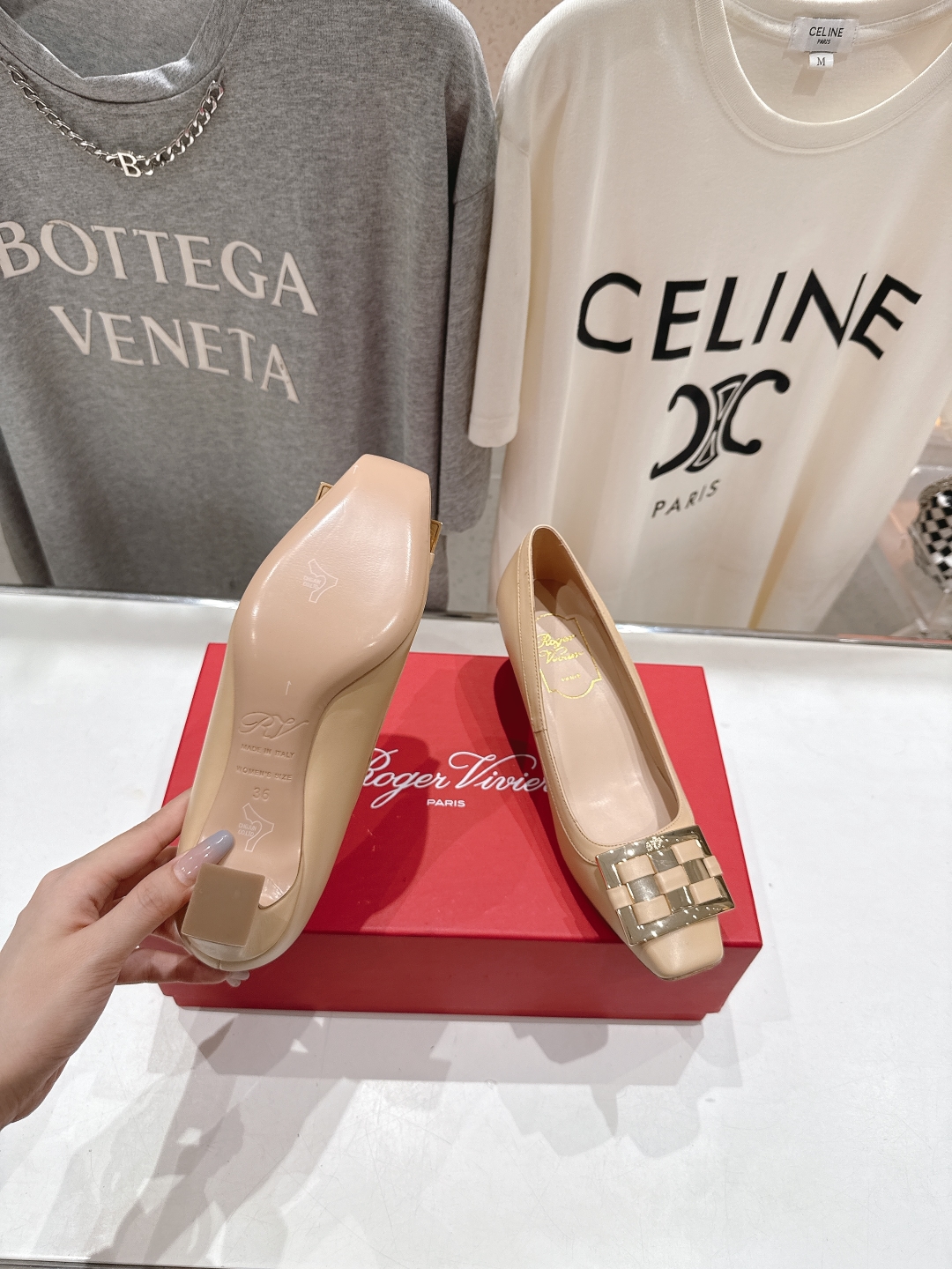 高版本出厂
 Roger vivier RV2025ss新款玛丽珍方扣小方头高跟鞋单鞋
上脚超好看的一款