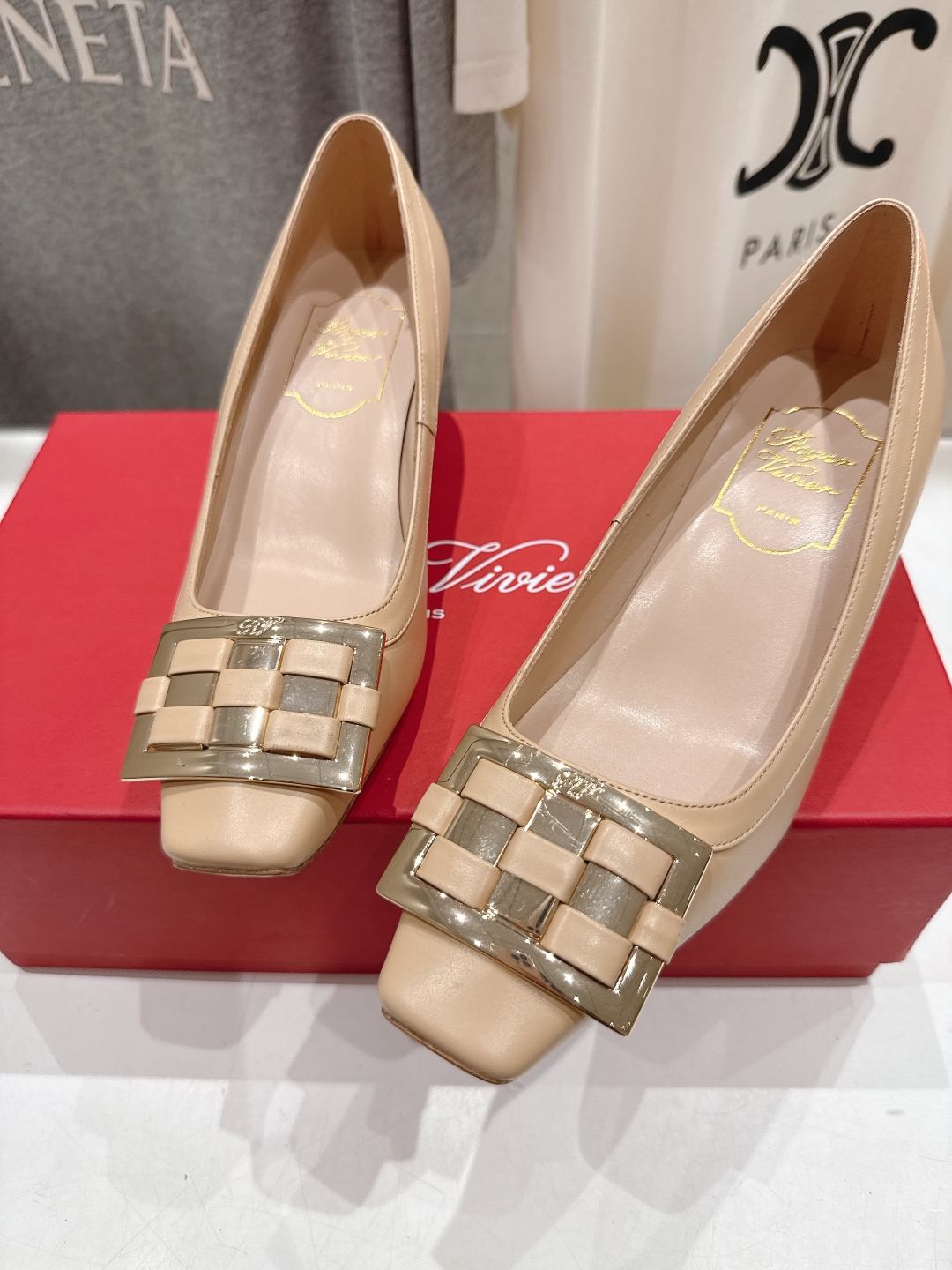 高版本出厂
 Roger vivier RV2025ss新款玛丽珍方扣小方头高跟鞋单鞋
上脚超好看的一款