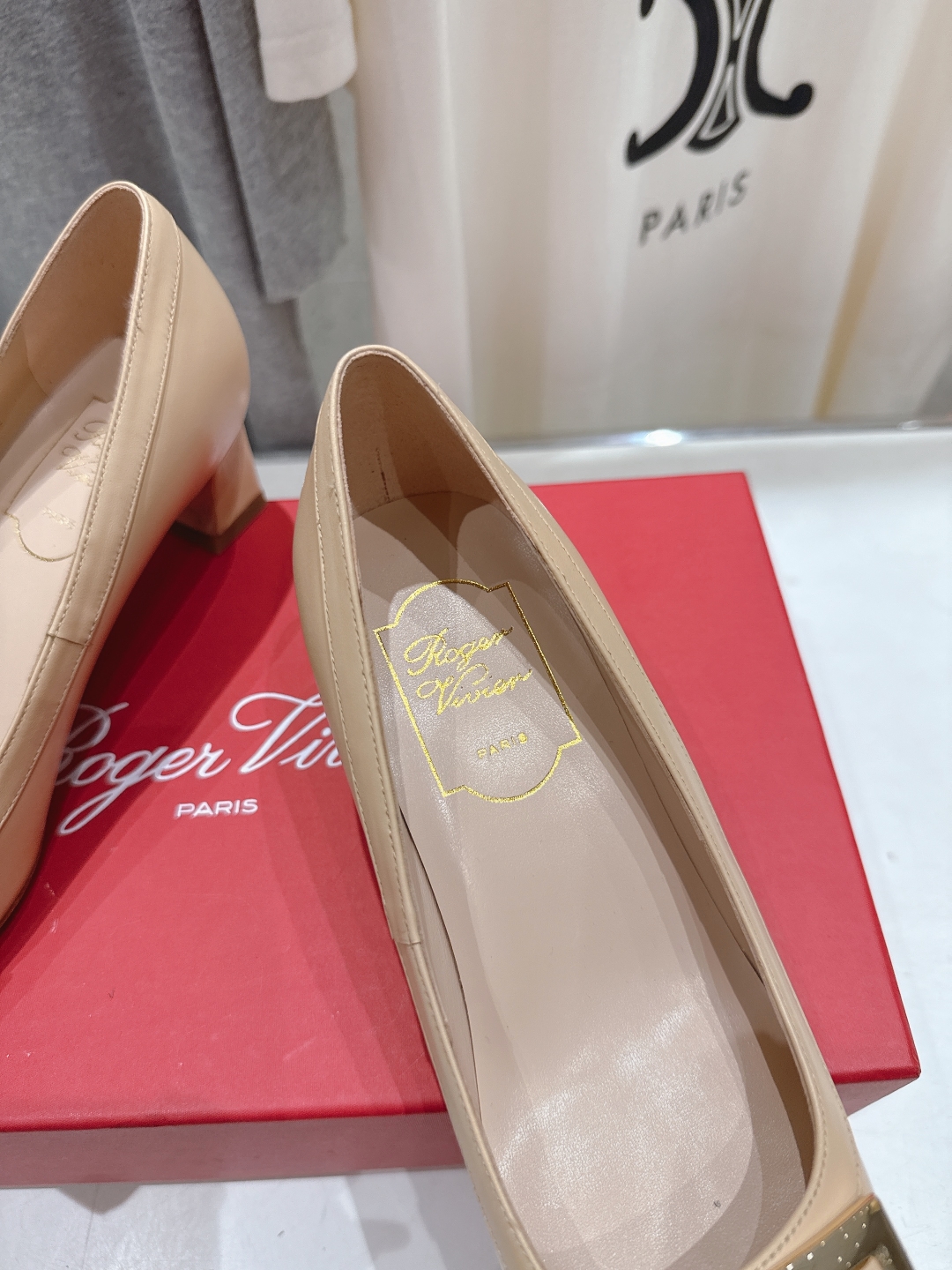 高版本出厂
 Roger vivier RV2025ss新款玛丽珍方扣小方头高跟鞋单鞋
上脚超好看的一款