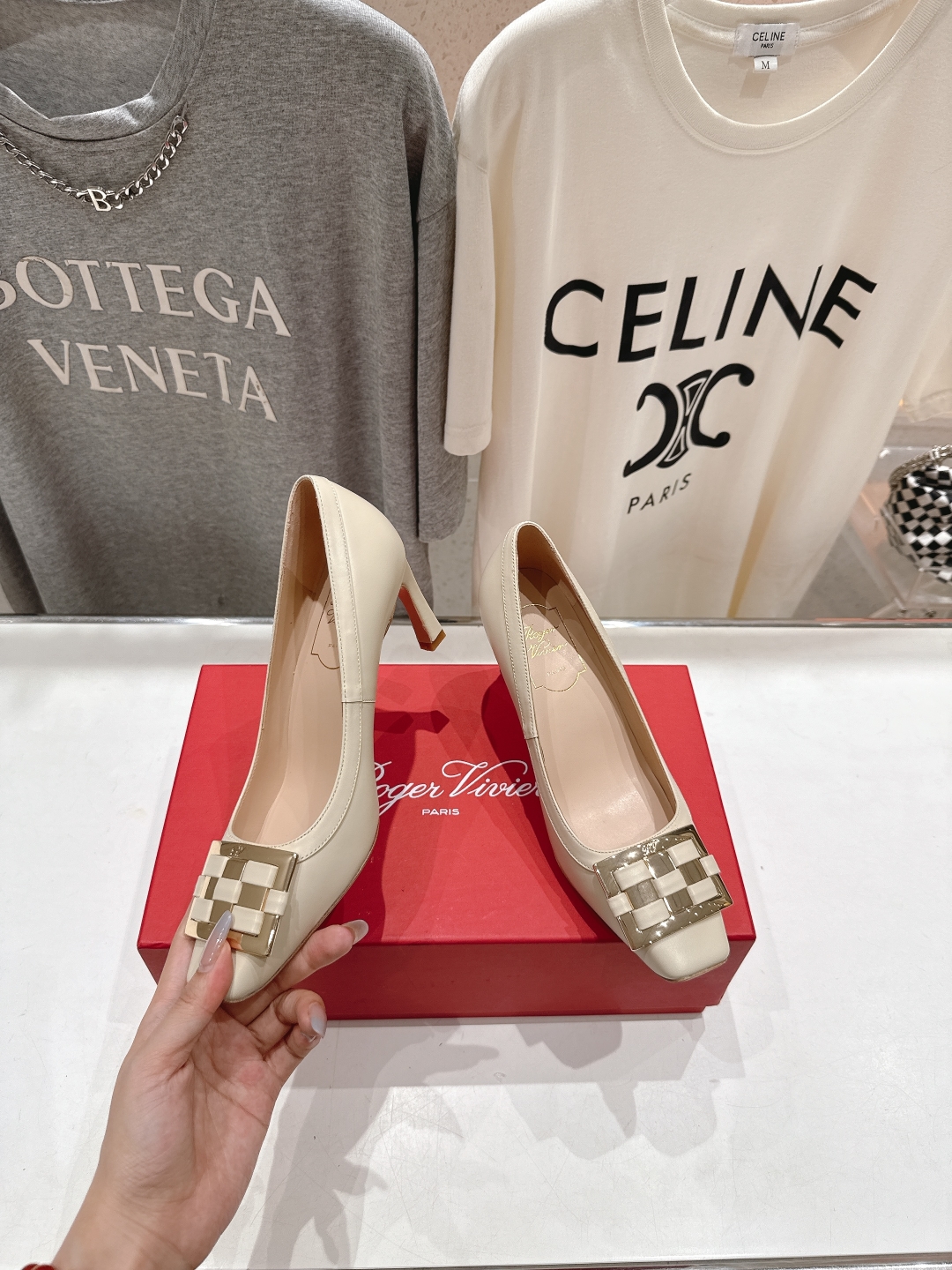 高版本出厂
 Roger vivier RV2025ss新款玛丽珍方扣小方头高跟鞋单鞋
上脚超好看的一款