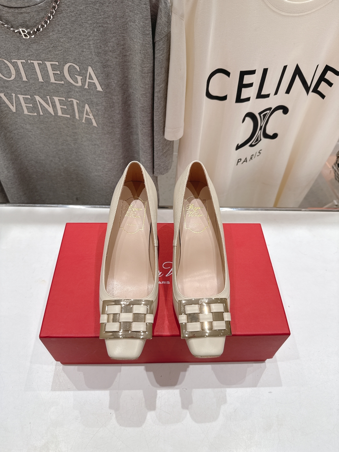 高版本出厂
 Roger vivier RV2025ss新款玛丽珍方扣小方头高跟鞋单鞋
上脚超好看的一款
