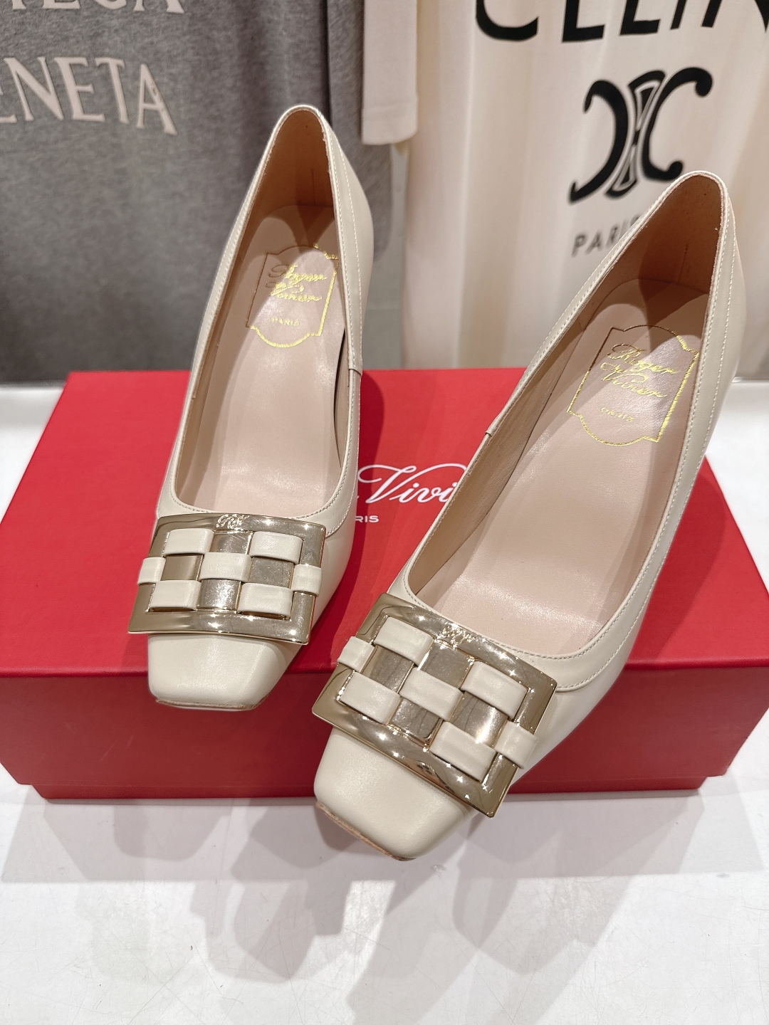 高版本出厂
 Roger vivier RV2025ss新款玛丽珍方扣小方头高跟鞋单鞋
上脚超好看的一款