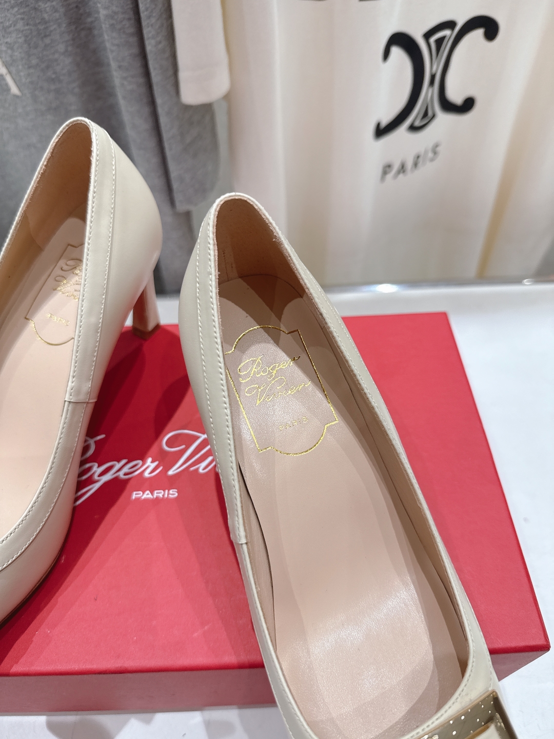 高版本出厂
 Roger vivier RV2025ss新款玛丽珍方扣小方头高跟鞋单鞋
上脚超好看的一款