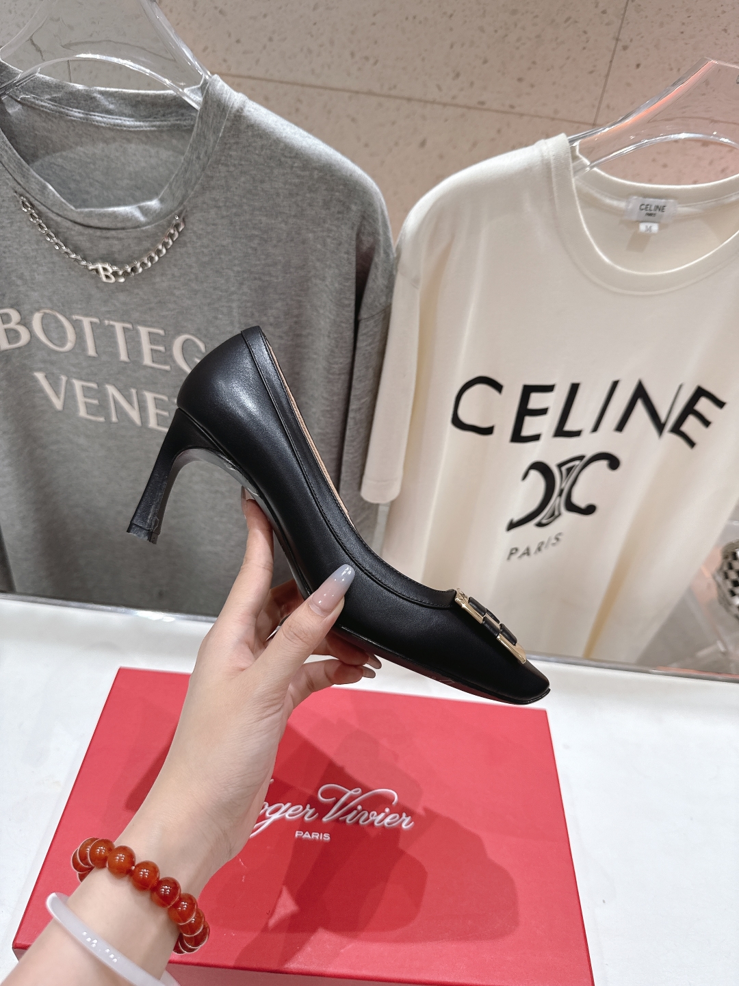 高版本出厂
 Roger vivier RV2025ss新款玛丽珍方扣小方头高跟鞋单鞋
上脚超好看的一款