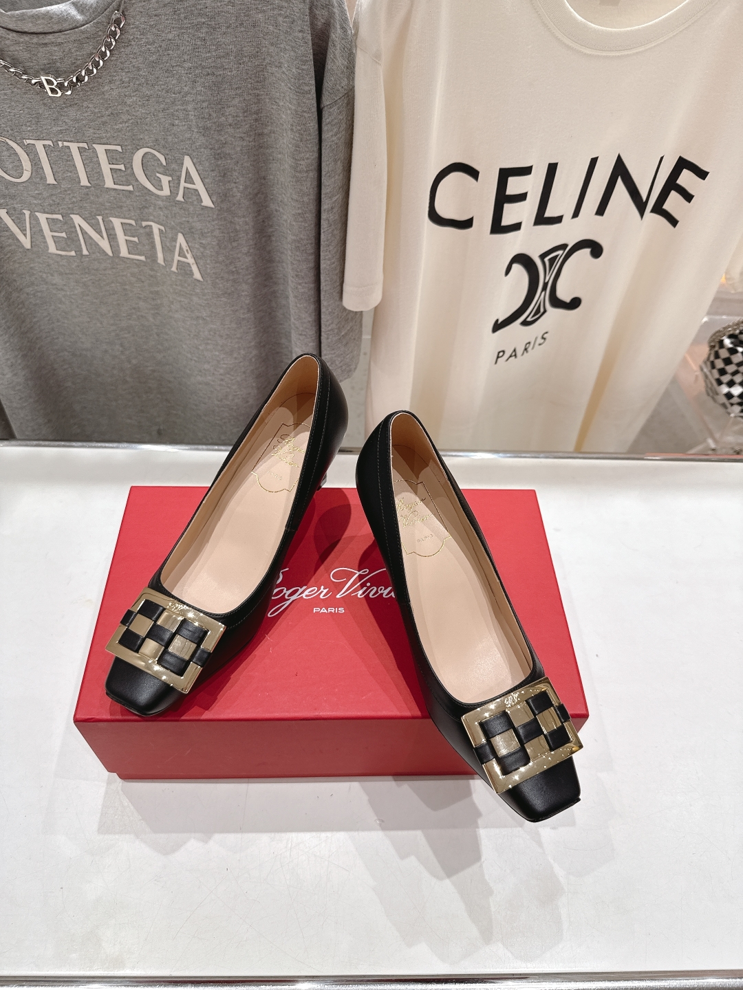 高版本出厂
 Roger vivier RV2025ss新款玛丽珍方扣小方头高跟鞋单鞋
上脚超好看的一款