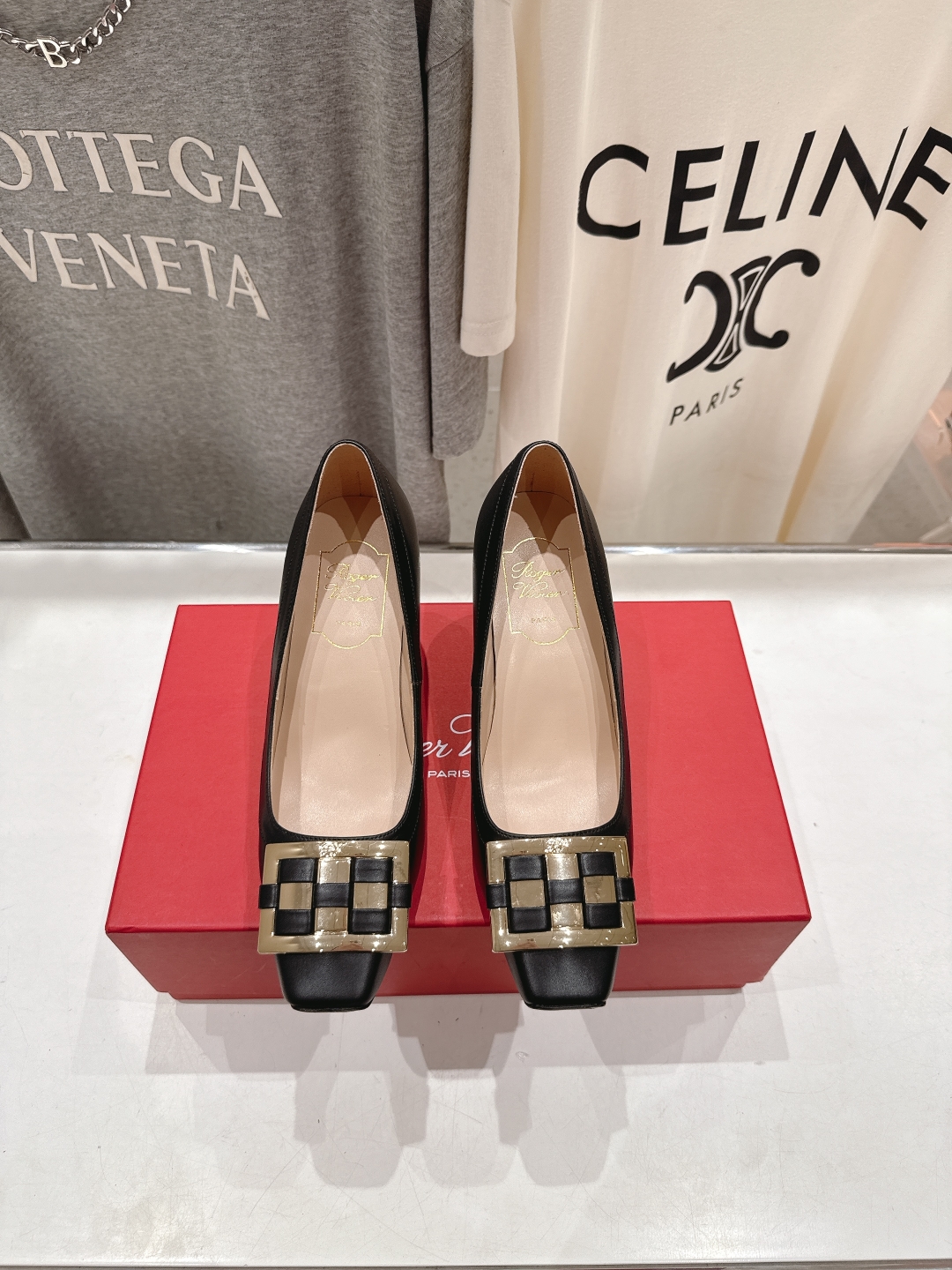 高版本出厂
 Roger vivier RV2025ss新款玛丽珍方扣小方头高跟鞋单鞋
上脚超好看的一款