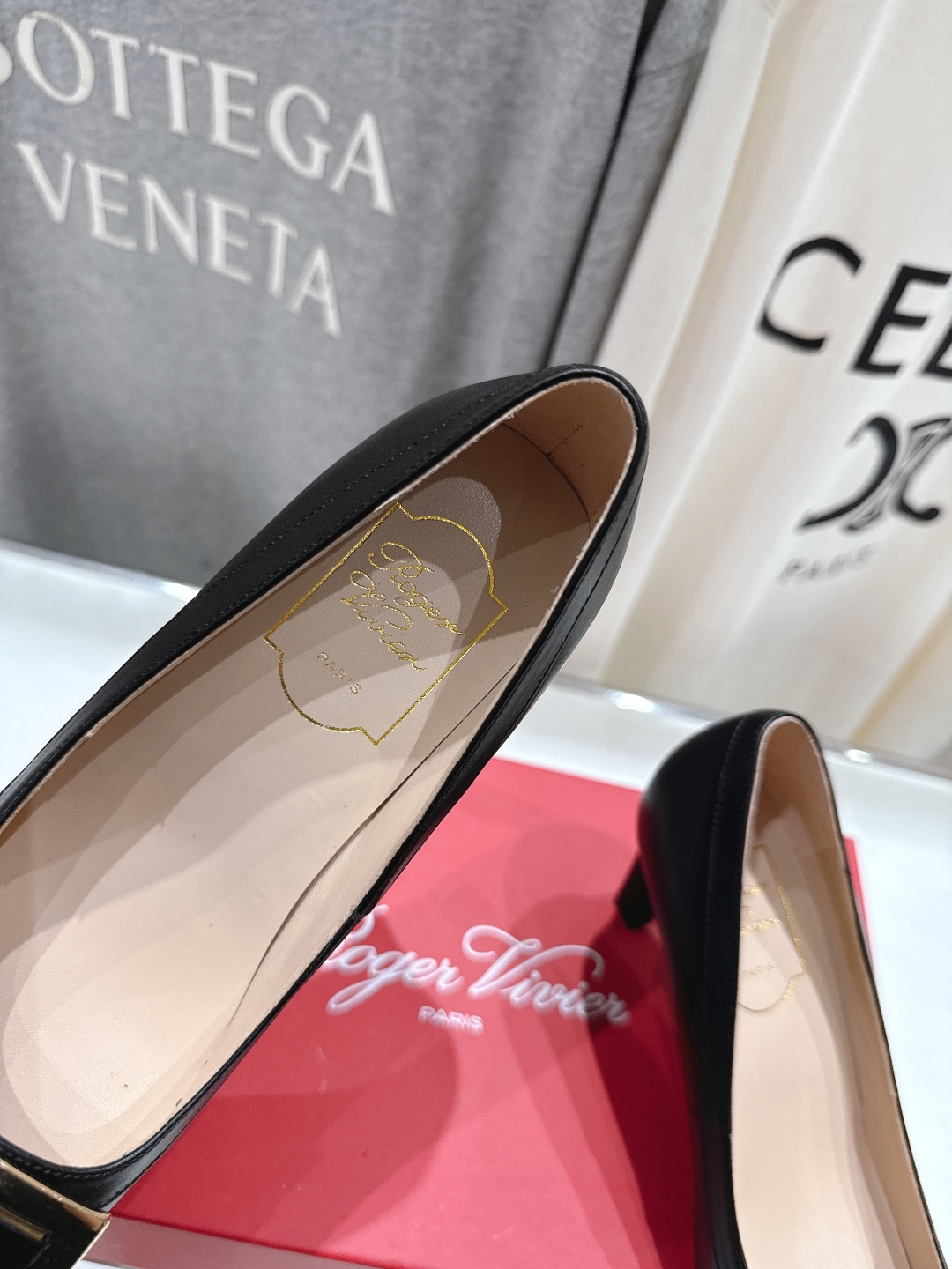 高版本出厂
 Roger vivier RV2025ss新款玛丽珍方扣小方头高跟鞋单鞋
上脚超好看的一款