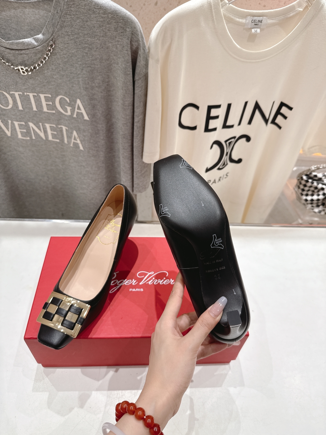 高版本出厂
 Roger vivier RV2025ss新款玛丽珍方扣小方头高跟鞋单鞋
上脚超好看的一款
