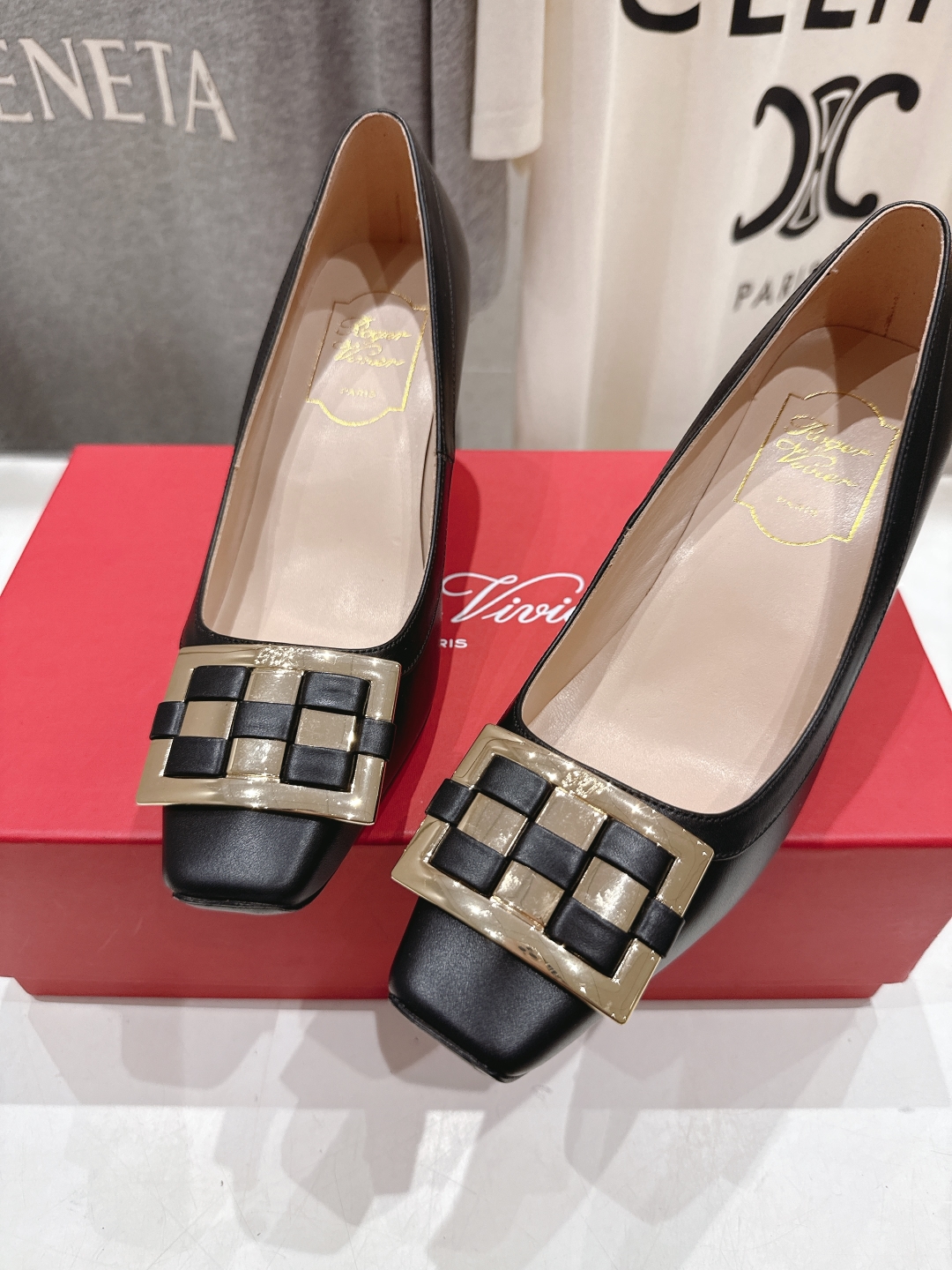 高版本出厂
 Roger vivier RV2025ss新款玛丽珍方扣小方头高跟鞋单鞋
上脚超好看的一款