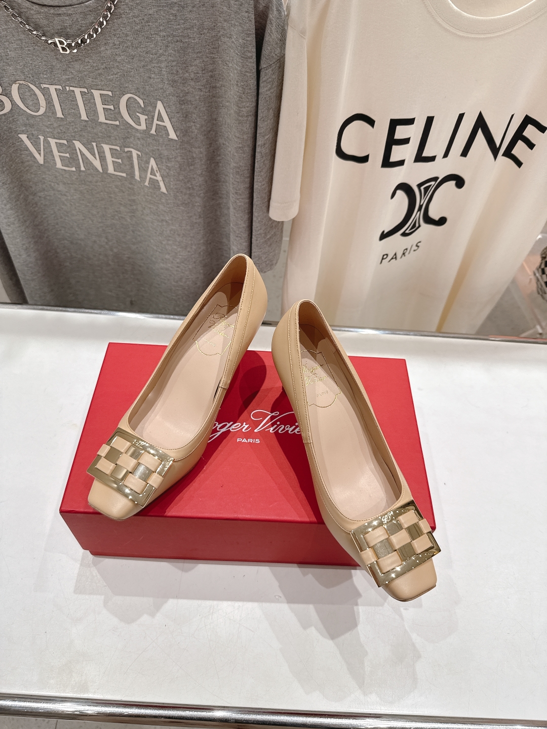高版本出厂
 Roger vivier RV2025ss新款玛丽珍方扣小方头高跟鞋单鞋
上脚超好看的一款