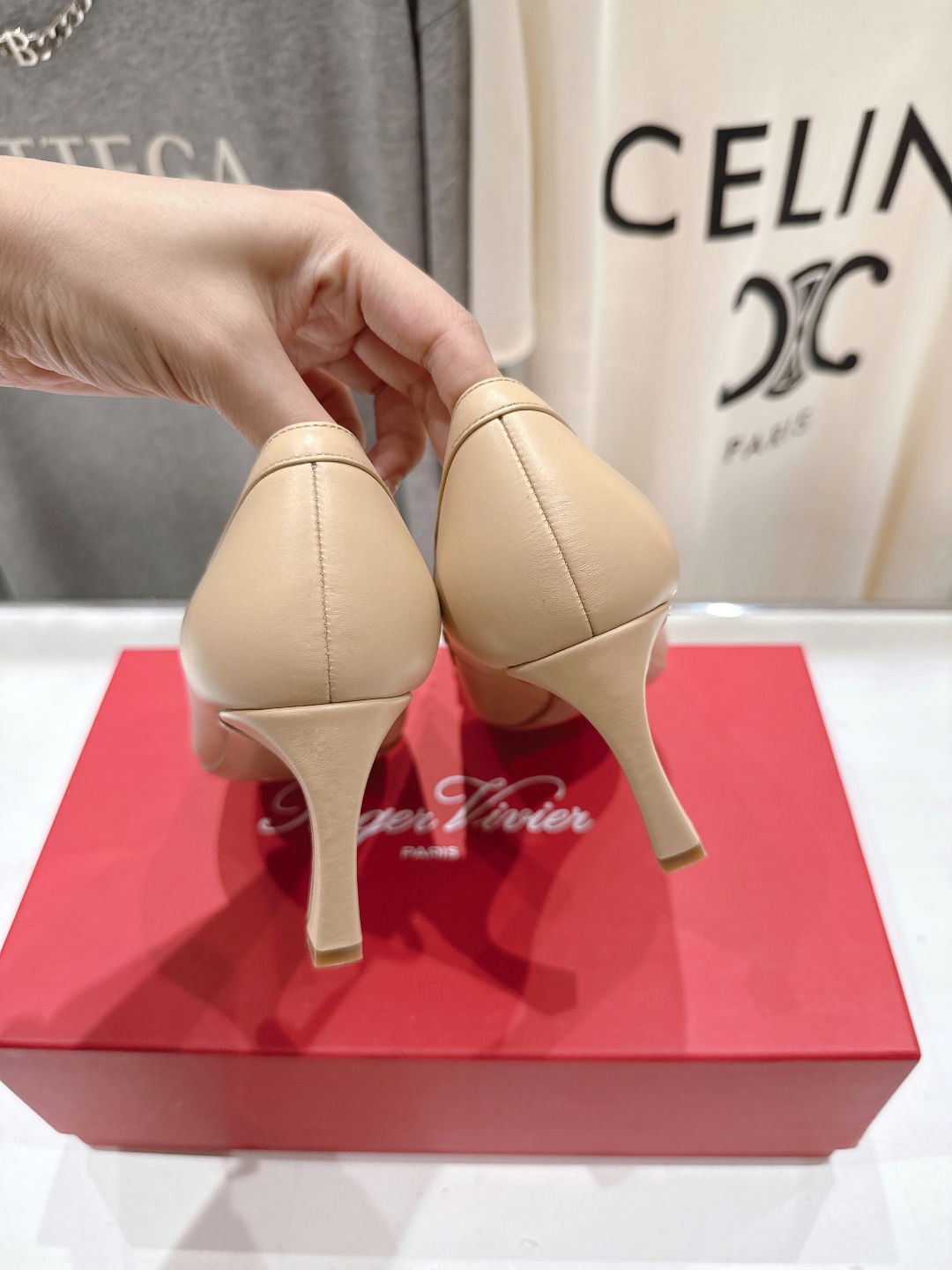 高版本出厂
 Roger vivier RV2025ss新款玛丽珍方扣小方头高跟鞋单鞋
上脚超好看的一款