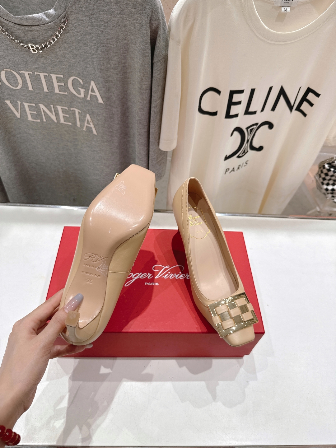 高版本出厂
 Roger vivier RV2025ss新款玛丽珍方扣小方头高跟鞋单鞋
上脚超好看的一款