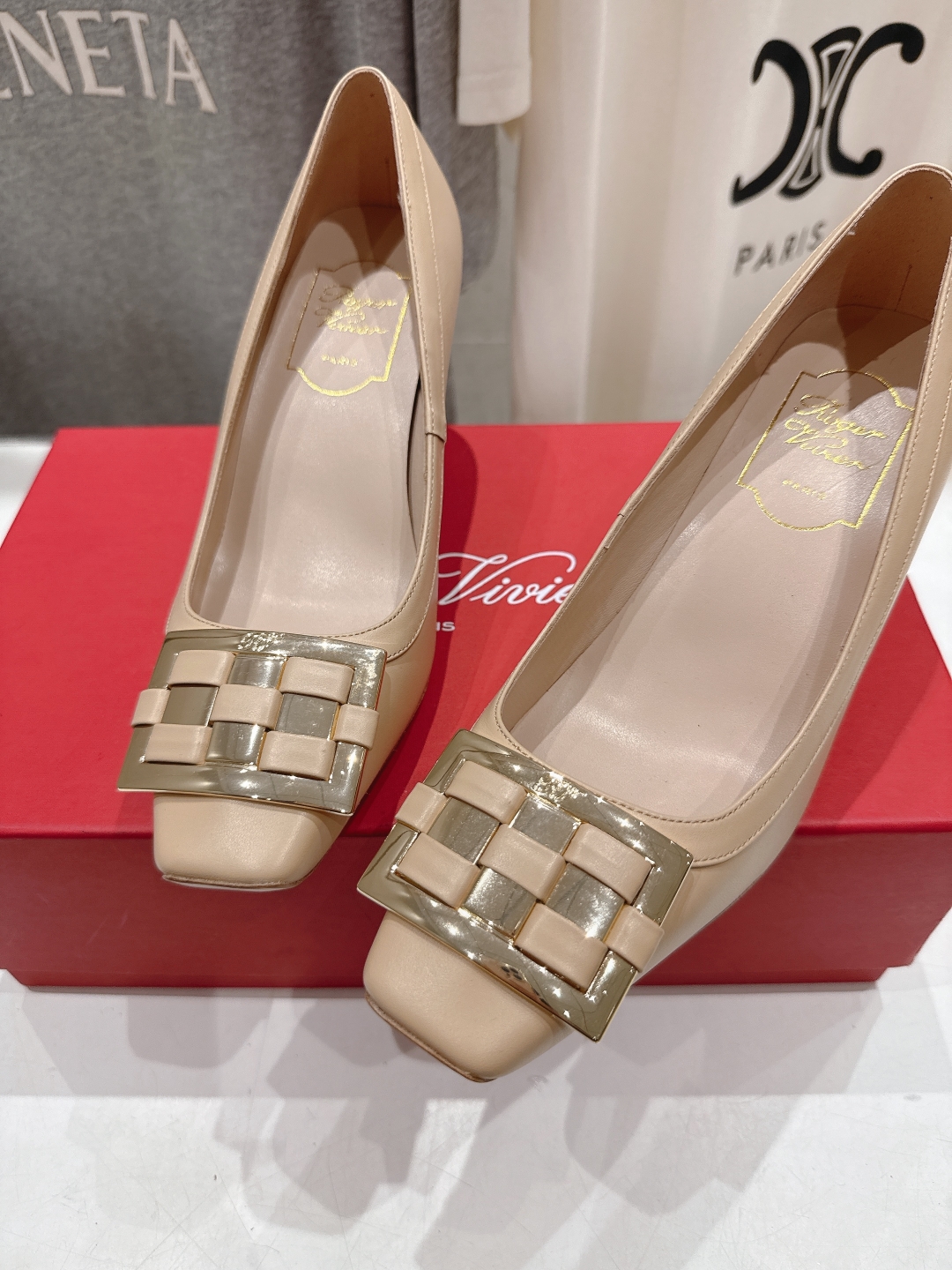 高版本出厂
 Roger vivier RV2025ss新款玛丽珍方扣小方头高跟鞋单鞋
上脚超好看的一款
