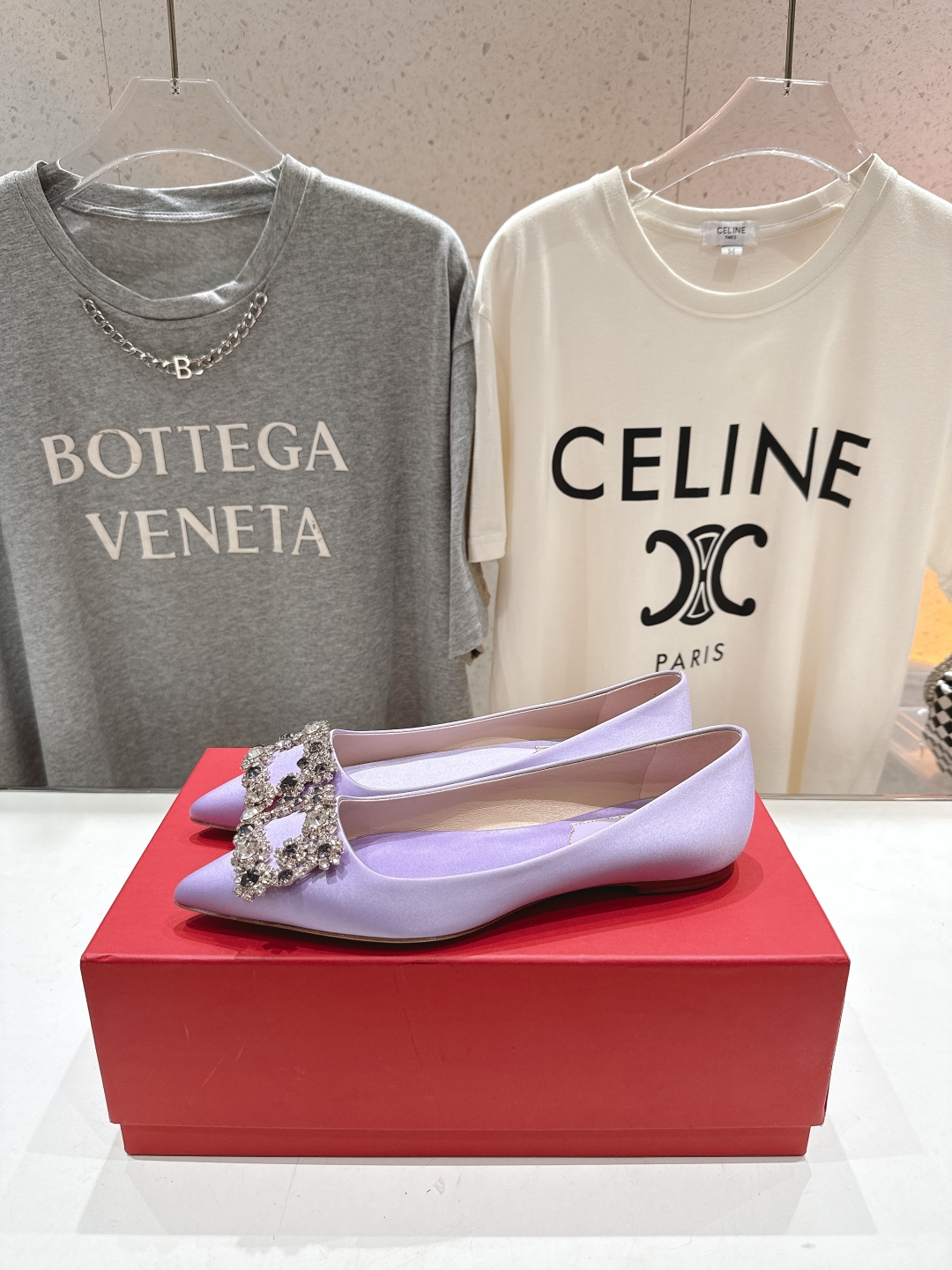 高版本出厂
 Roger vivier RV2025ss新款玛丽珍钻扣尖头平底鞋单鞋
上脚超好看的一款高