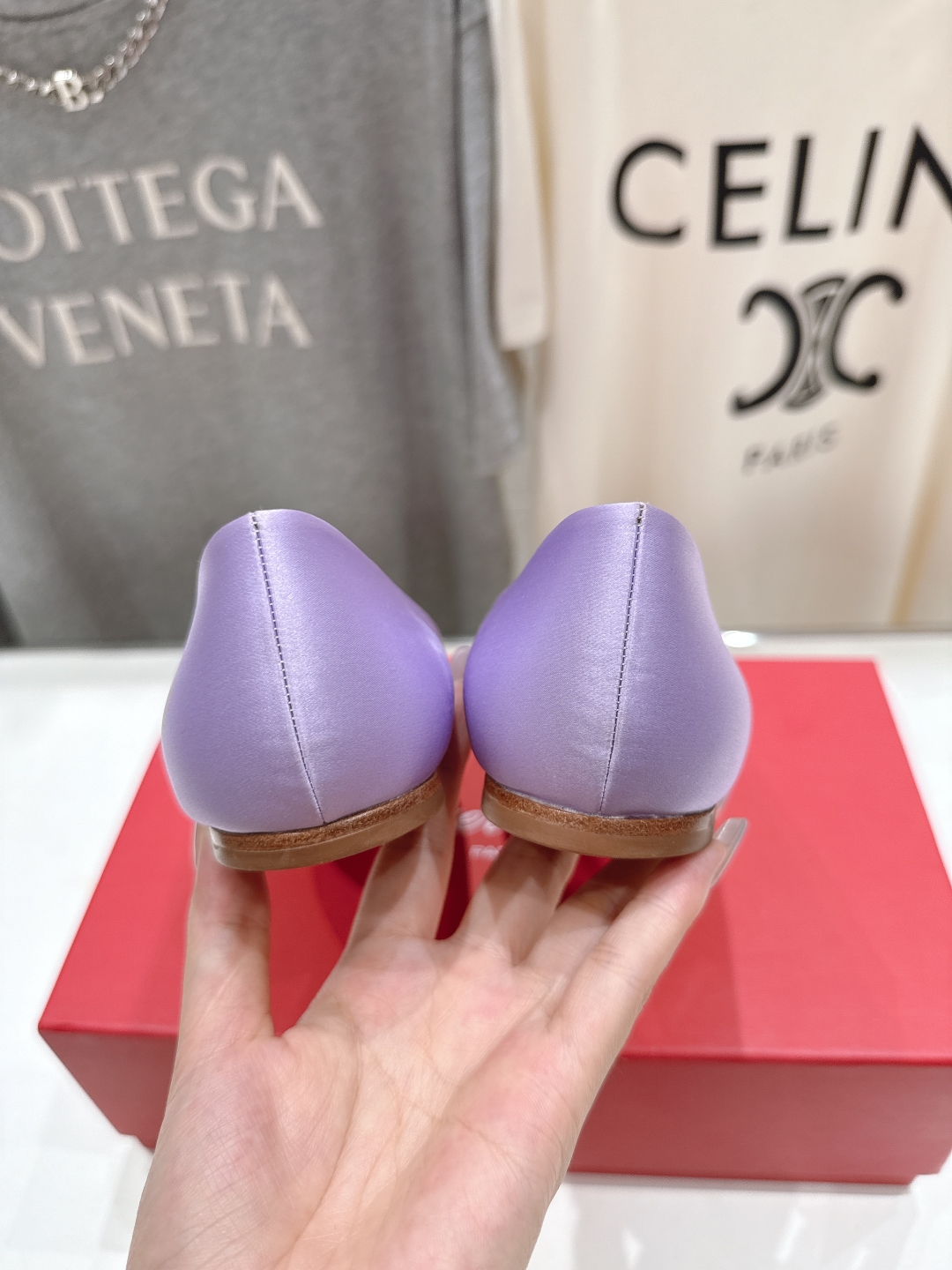 高版本出厂
 Roger vivier RV2025ss新款玛丽珍钻扣尖头平底鞋单鞋
上脚超好看的一款高