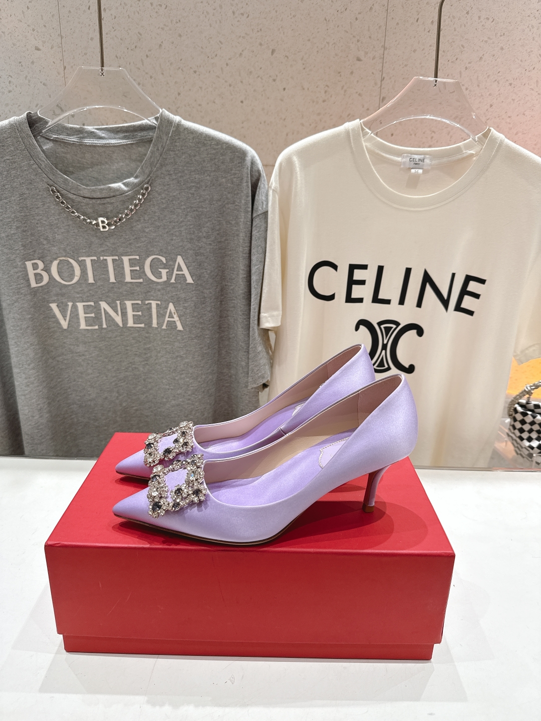 高版本出厂
 Roger vivier RV2025ss新款玛丽珍钻扣尖头高跟鞋单鞋
上脚超好看的一款高