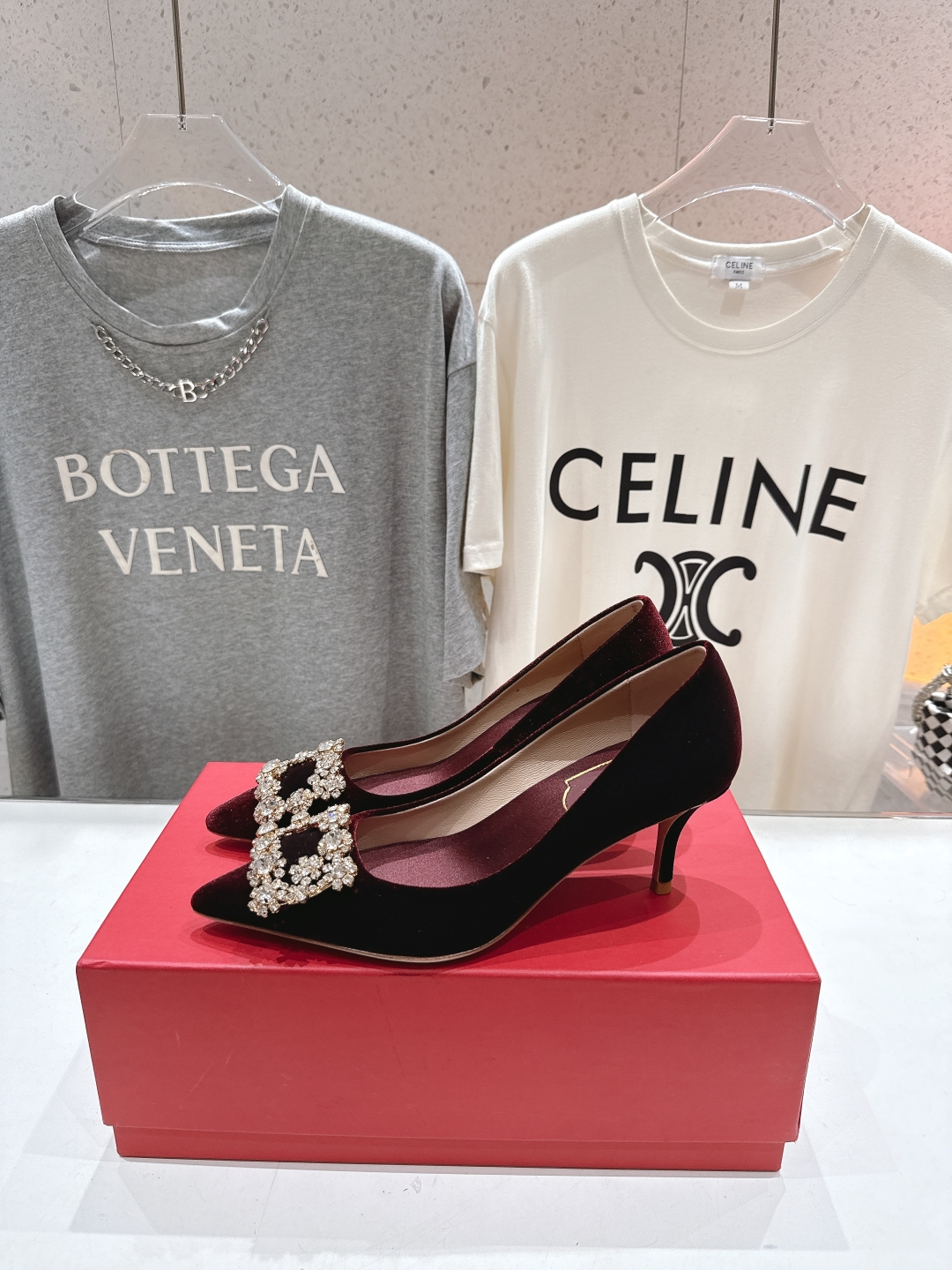 高版本出厂
 Roger vivier RV2025ss新款玛丽珍钻扣尖头高跟鞋单鞋
上脚超好看的一款高