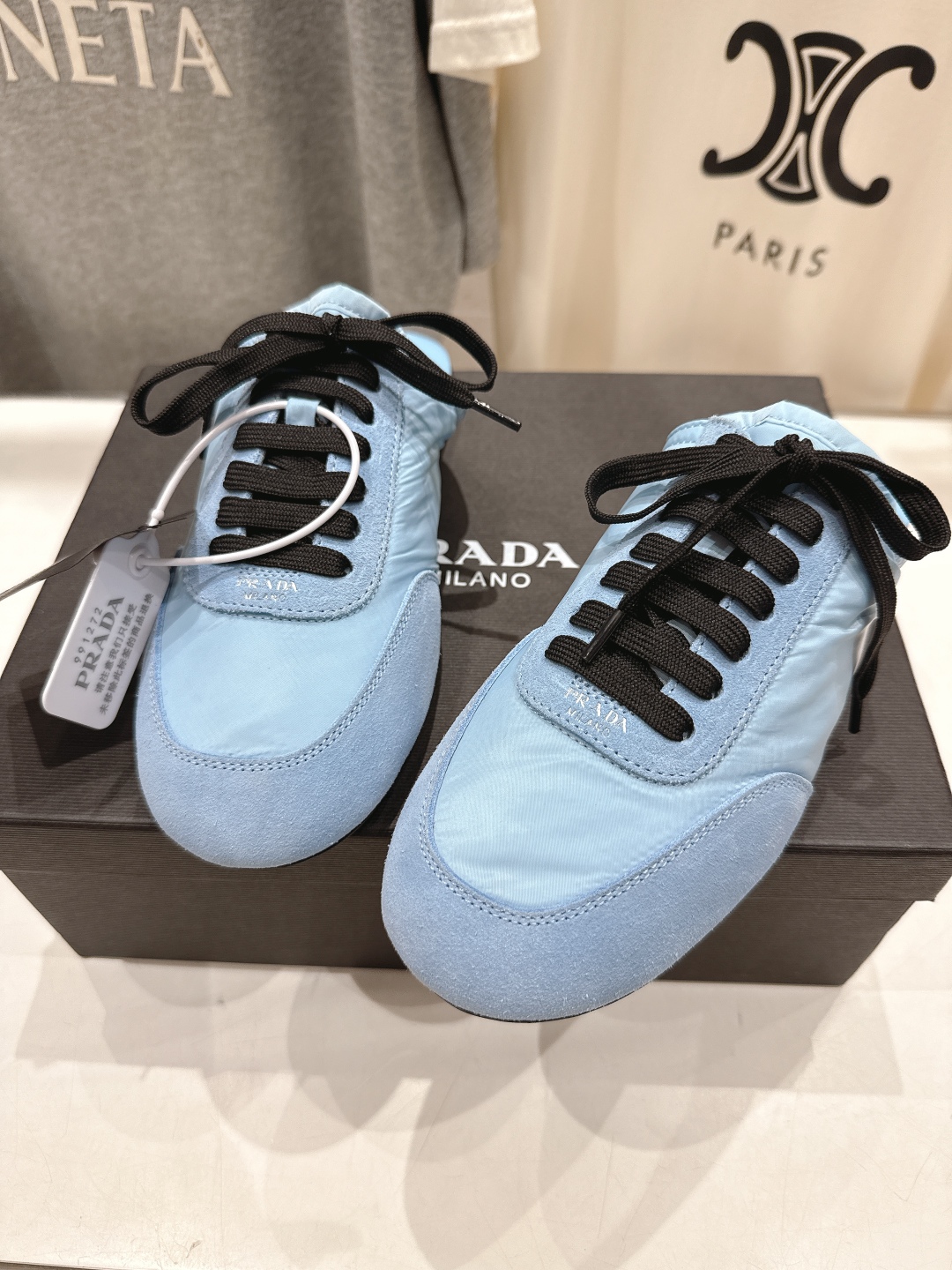 高版本出厂  半托
  Prada*普拉达P家25ssfw～new新款绑带休闲鞋，低调奢华懒人鞋，富人的