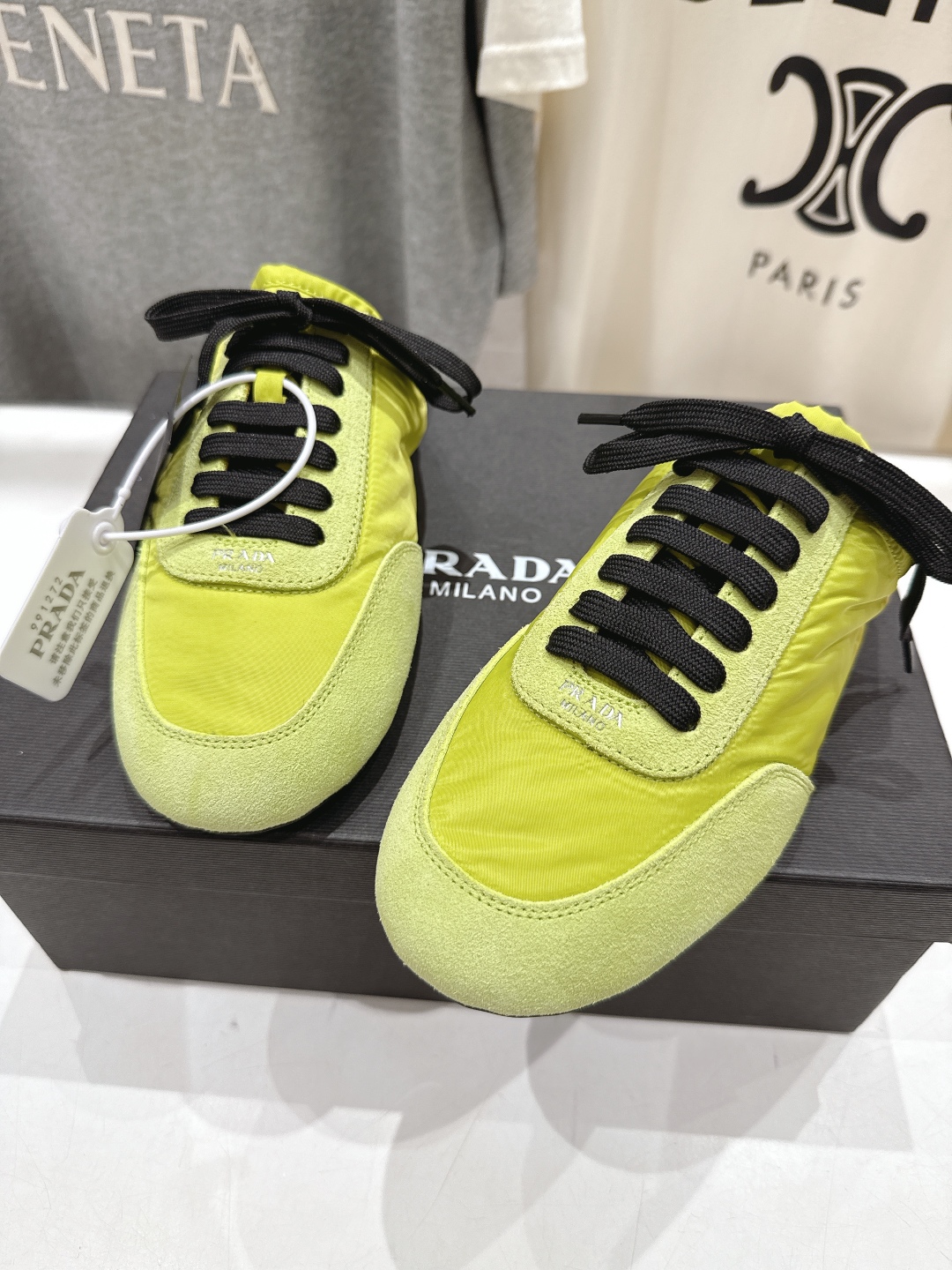 高版本出厂  半托
  Prada*普拉达P家25ssfw～new新款绑带休闲鞋，低调奢华懒人鞋，富人的