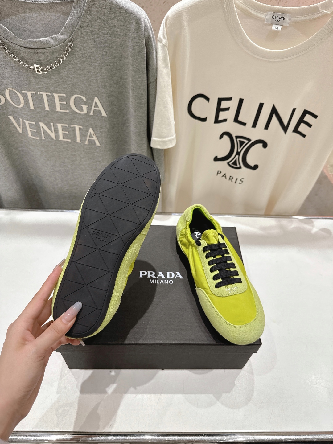 高版本出厂 
  Prada*普拉达P家25ssfw～new新款绑带休闲鞋，低调奢华懒人鞋，富人的不二选