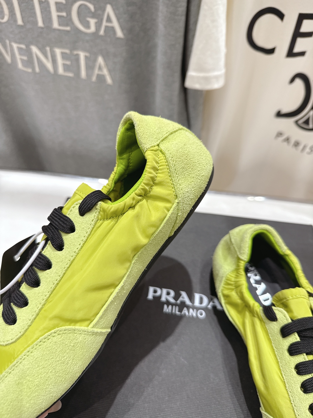 高版本出厂 
  Prada*普拉达P家25ssfw～new新款绑带休闲鞋，低调奢华懒人鞋，富人的不二选