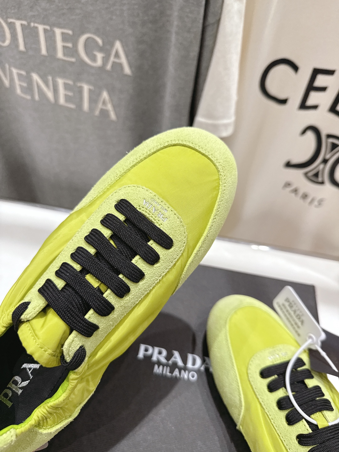 高版本出厂 
  Prada*普拉达P家25ssfw～new新款绑带休闲鞋，低调奢华懒人鞋，富人的不二选