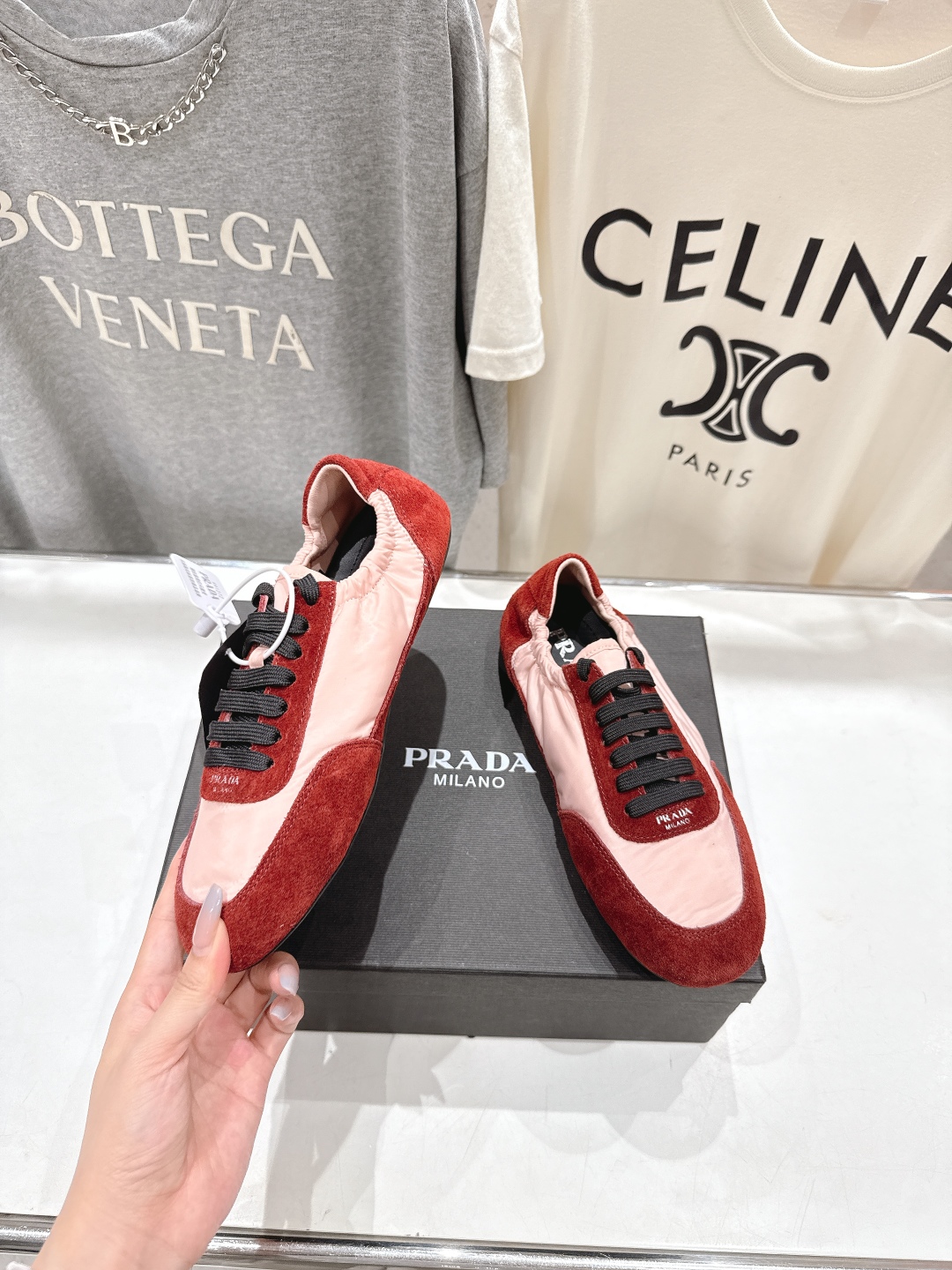 高版本出厂 
  Prada*普拉达P家25ssfw～new新款绑带休闲鞋，低调奢华懒人鞋，富人的不二选