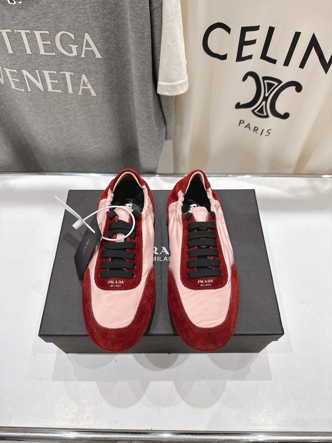 高版本出厂 
  Prada*普拉达P家25ssfw～new新款绑带休闲鞋，低调奢华懒人鞋，富人的不二选