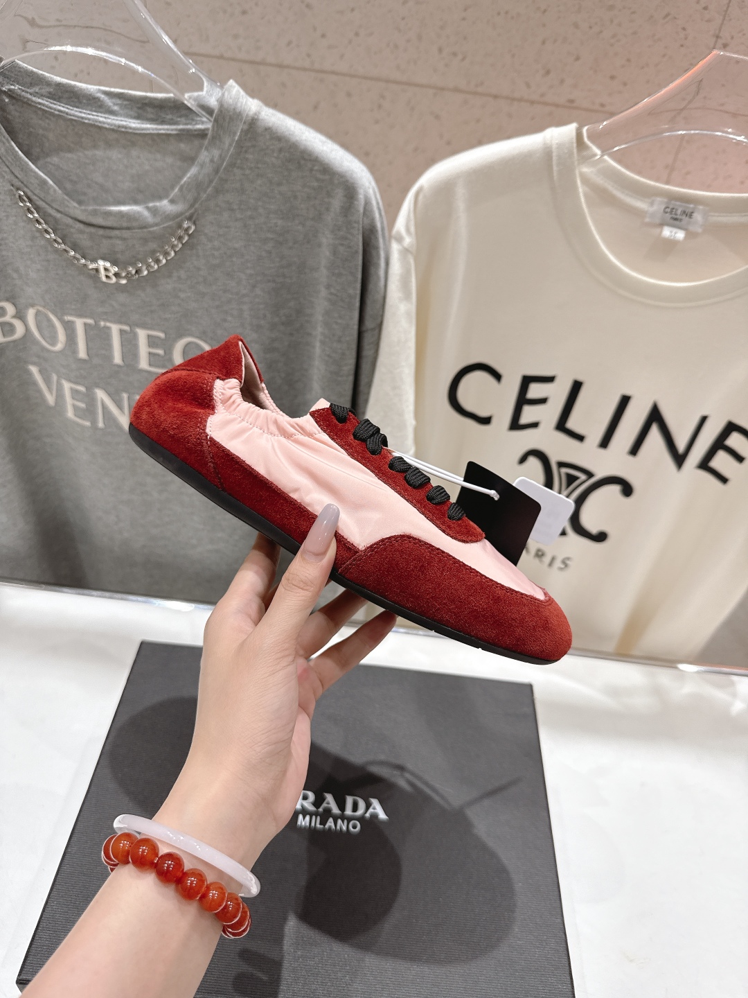 高版本出厂 
  Prada*普拉达P家25ssfw～new新款绑带休闲鞋，低调奢华懒人鞋，富人的不二选