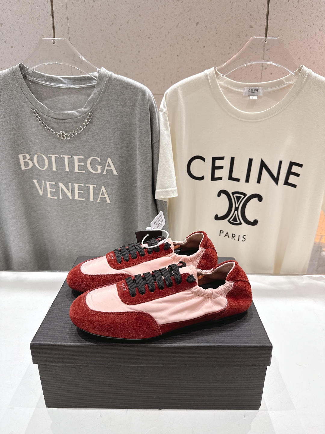 高版本出厂 
  Prada*普拉达P家25ssfw～new新款绑带休闲鞋，低调奢华懒人鞋，富人的不二选