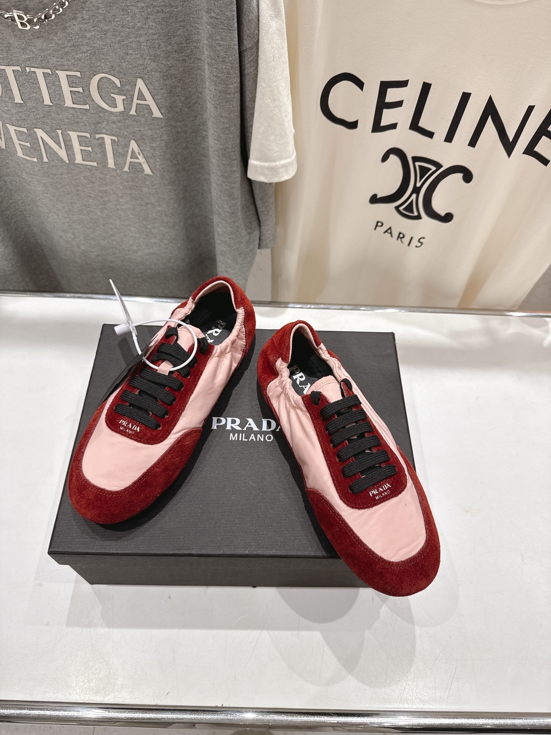 高版本出厂 
  Prada*普拉达P家25ssfw～new新款绑带休闲鞋，低调奢华懒人鞋，富人的不二选