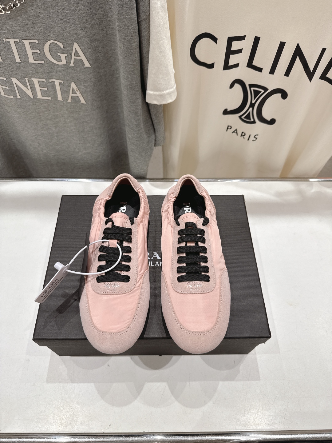 高版本出厂 
  Prada*普拉达P家25ssfw～new新款绑带休闲鞋，低调奢华懒人鞋，富人的不二选