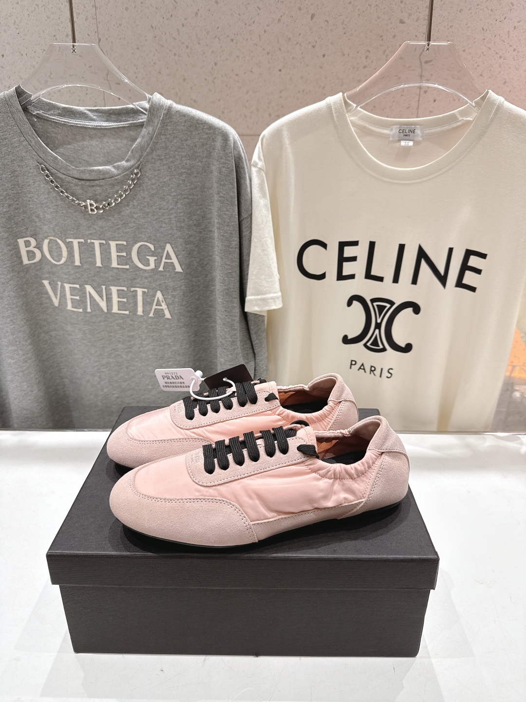高版本出厂 
  Prada*普拉达P家25ssfw～new新款绑带休闲鞋，低调奢华懒人鞋，富人的不二选