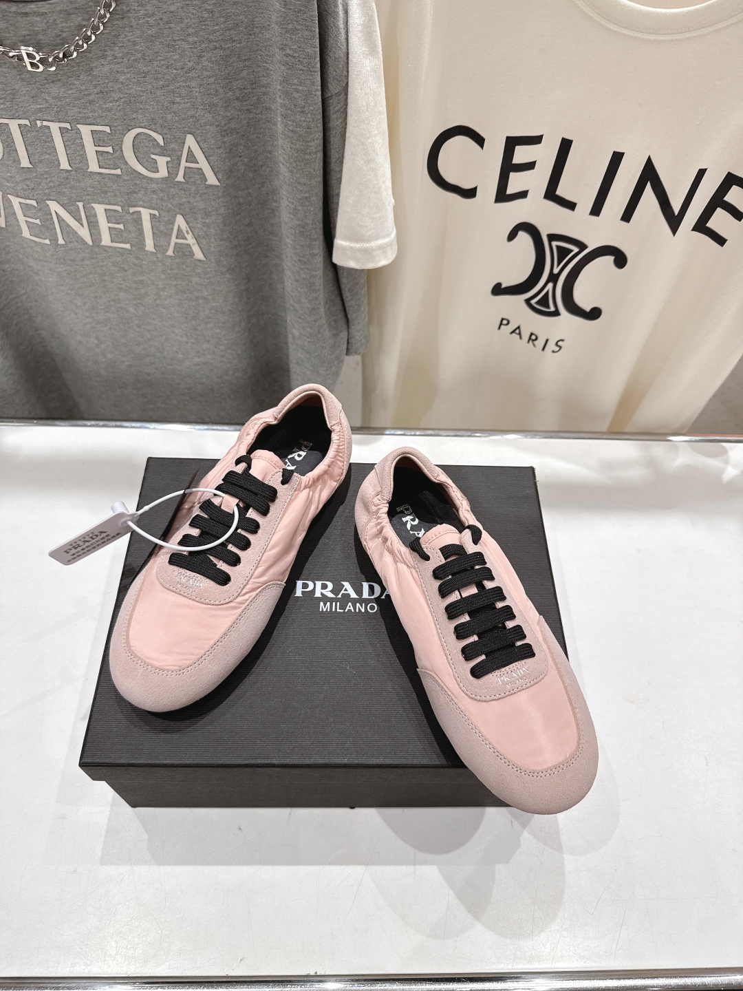 高版本出厂 
  Prada*普拉达P家25ssfw～new新款绑带休闲鞋，低调奢华懒人鞋，富人的不二选
