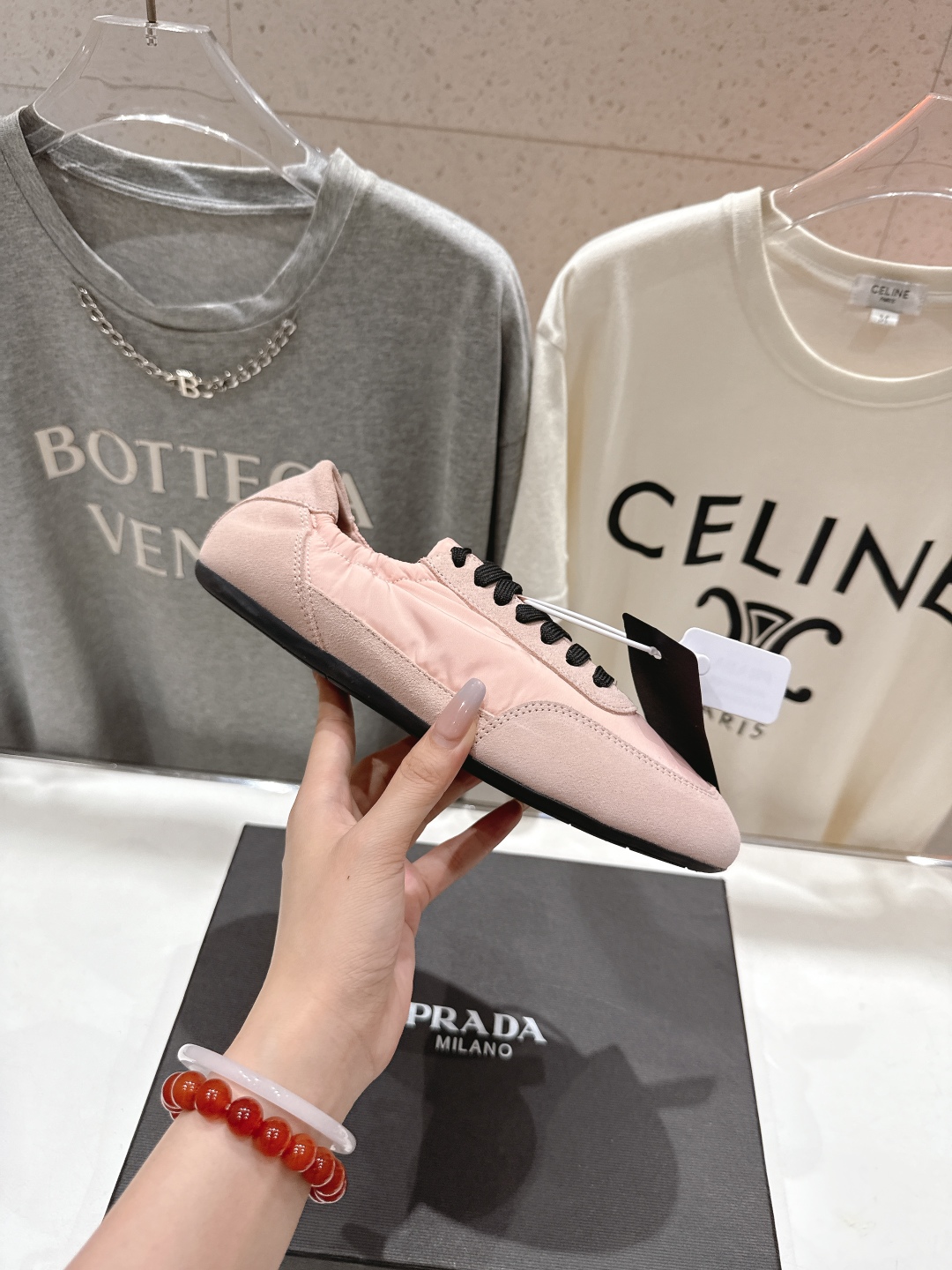 高版本出厂 
  Prada*普拉达P家25ssfw～new新款绑带休闲鞋，低调奢华懒人鞋，富人的不二选