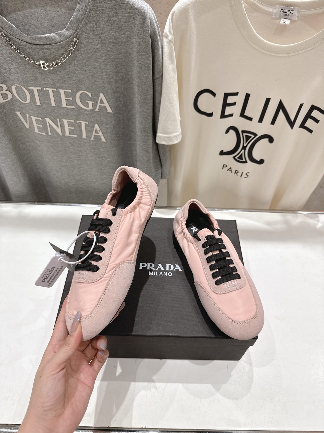 高版本出厂 
  Prada*普拉达P家25ssfw～new新款绑带休闲鞋，低调奢华懒人鞋，富人的不二选