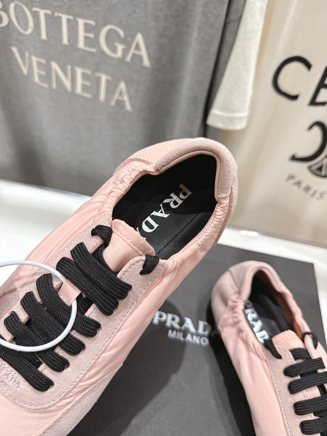 高版本出厂 
  Prada*普拉达P家25ssfw～new新款绑带休闲鞋，低调奢华懒人鞋，富人的不二选