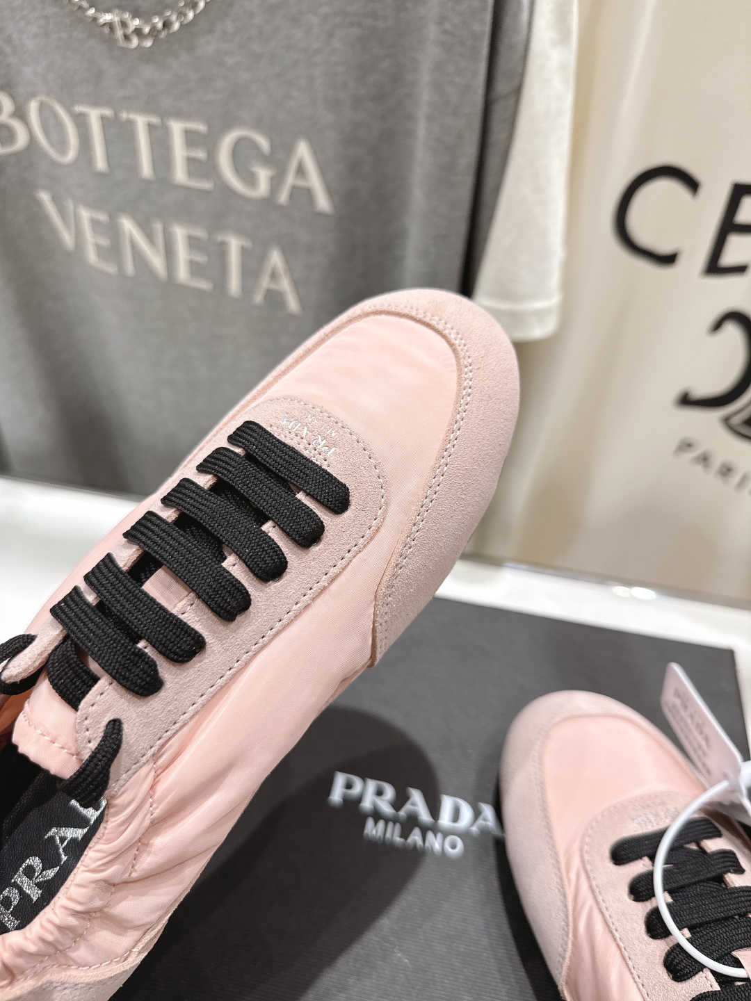 高版本出厂 
  Prada*普拉达P家25ssfw～new新款绑带休闲鞋，低调奢华懒人鞋，富人的不二选