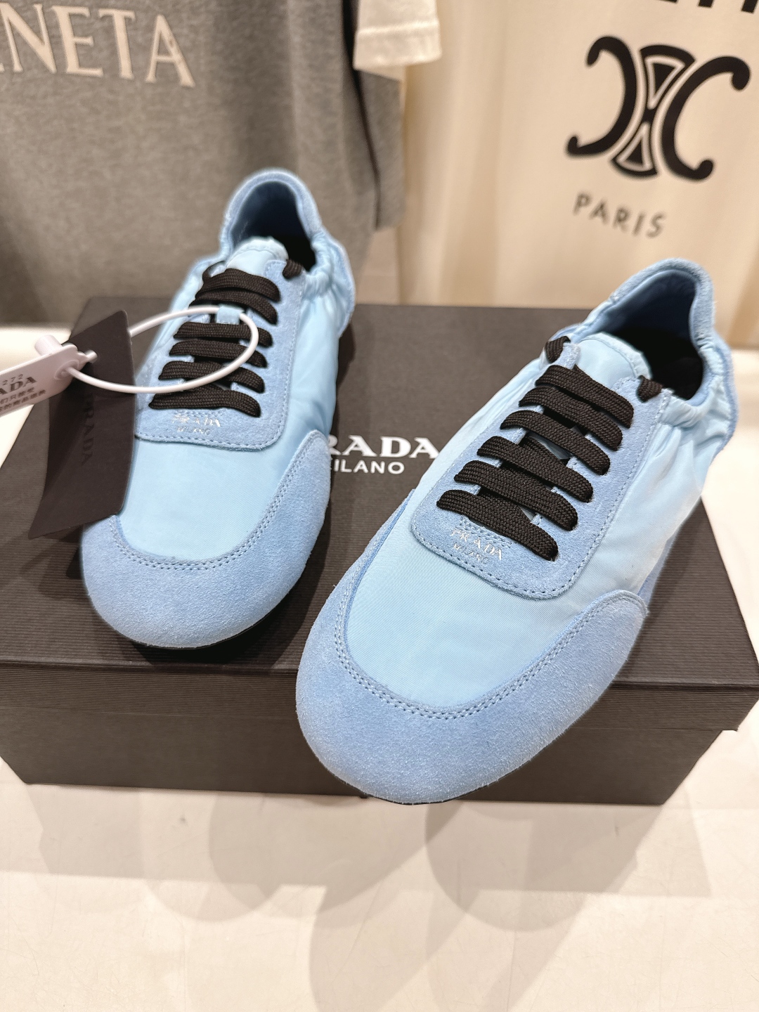 高版本出厂 
  Prada*普拉达P家25ssfw～new新款绑带休闲鞋，低调奢华懒人鞋，富人的不二选