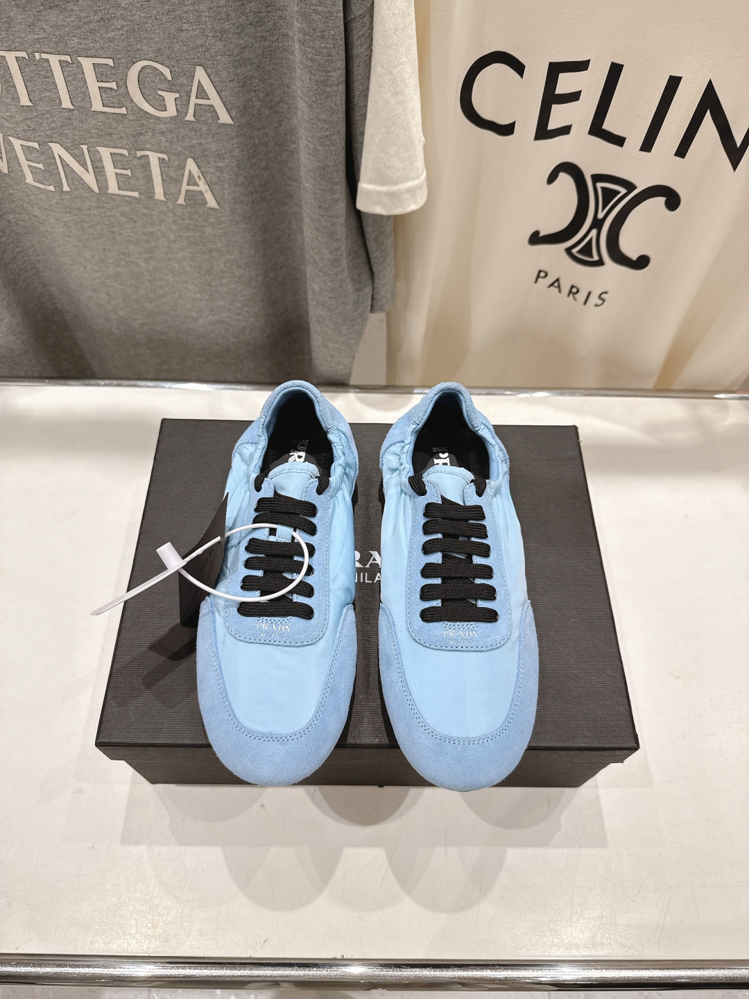 高版本出厂 
  Prada*普拉达P家25ssfw～new新款绑带休闲鞋，低调奢华懒人鞋，富人的不二选