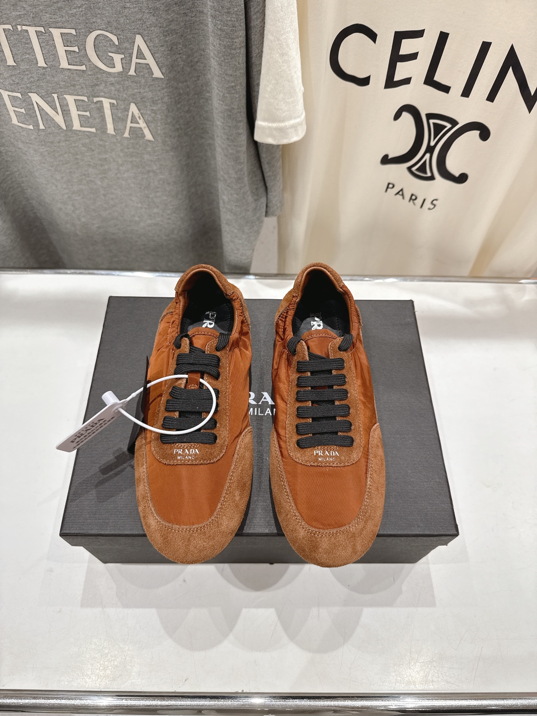 高版本出厂 
  Prada*普拉达P家25ssfw～new新款绑带休闲鞋，低调奢华懒人鞋，富人的不二选