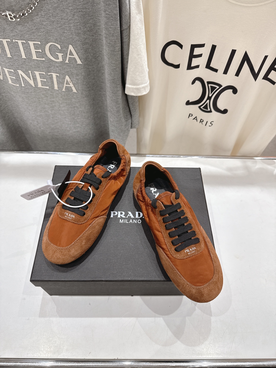 高版本出厂 
  Prada*普拉达P家25ssfw～new新款绑带休闲鞋，低调奢华懒人鞋，富人的不二选