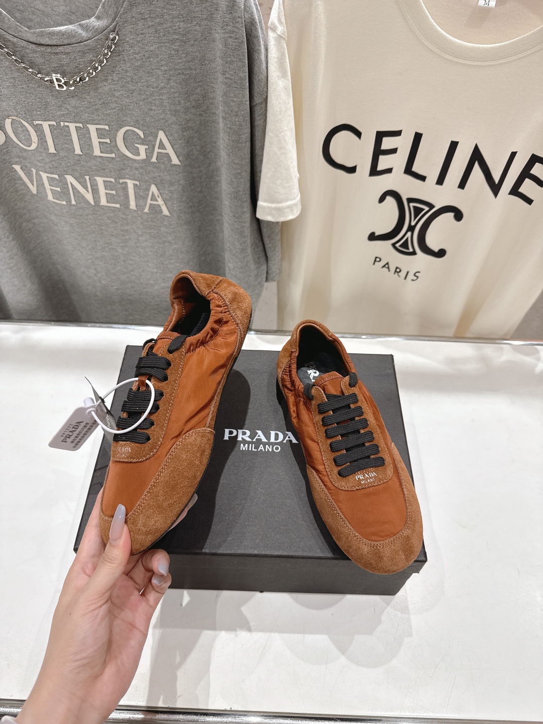 高版本出厂 
  Prada*普拉达P家25ssfw～new新款绑带休闲鞋，低调奢华懒人鞋，富人的不二选
