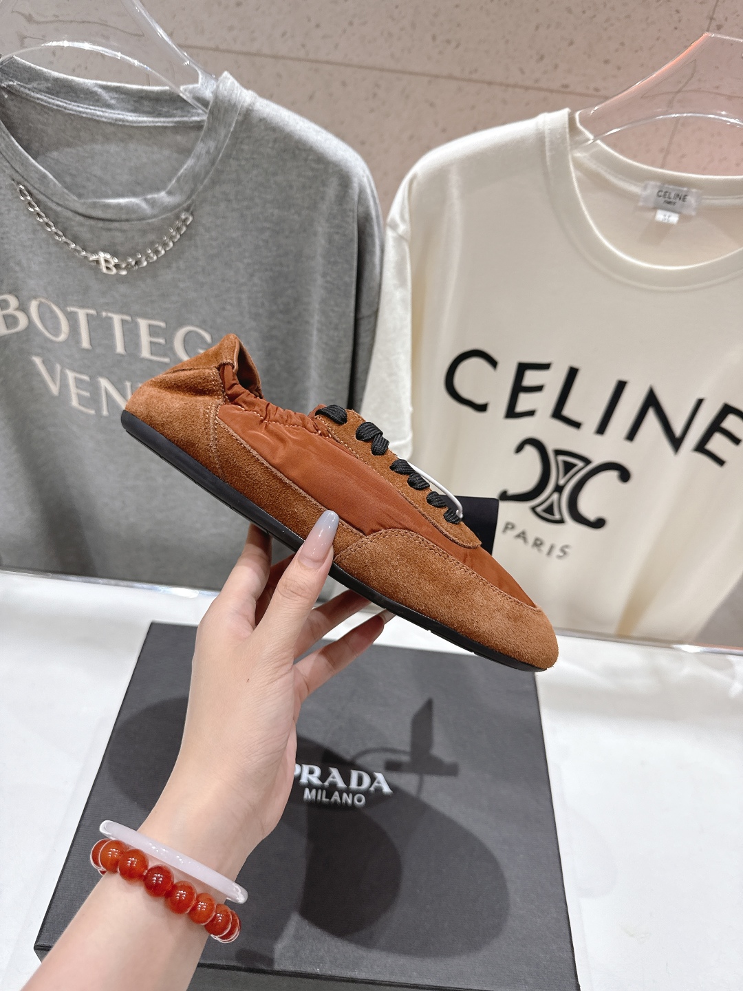 高版本出厂 
  Prada*普拉达P家25ssfw～new新款绑带休闲鞋，低调奢华懒人鞋，富人的不二选