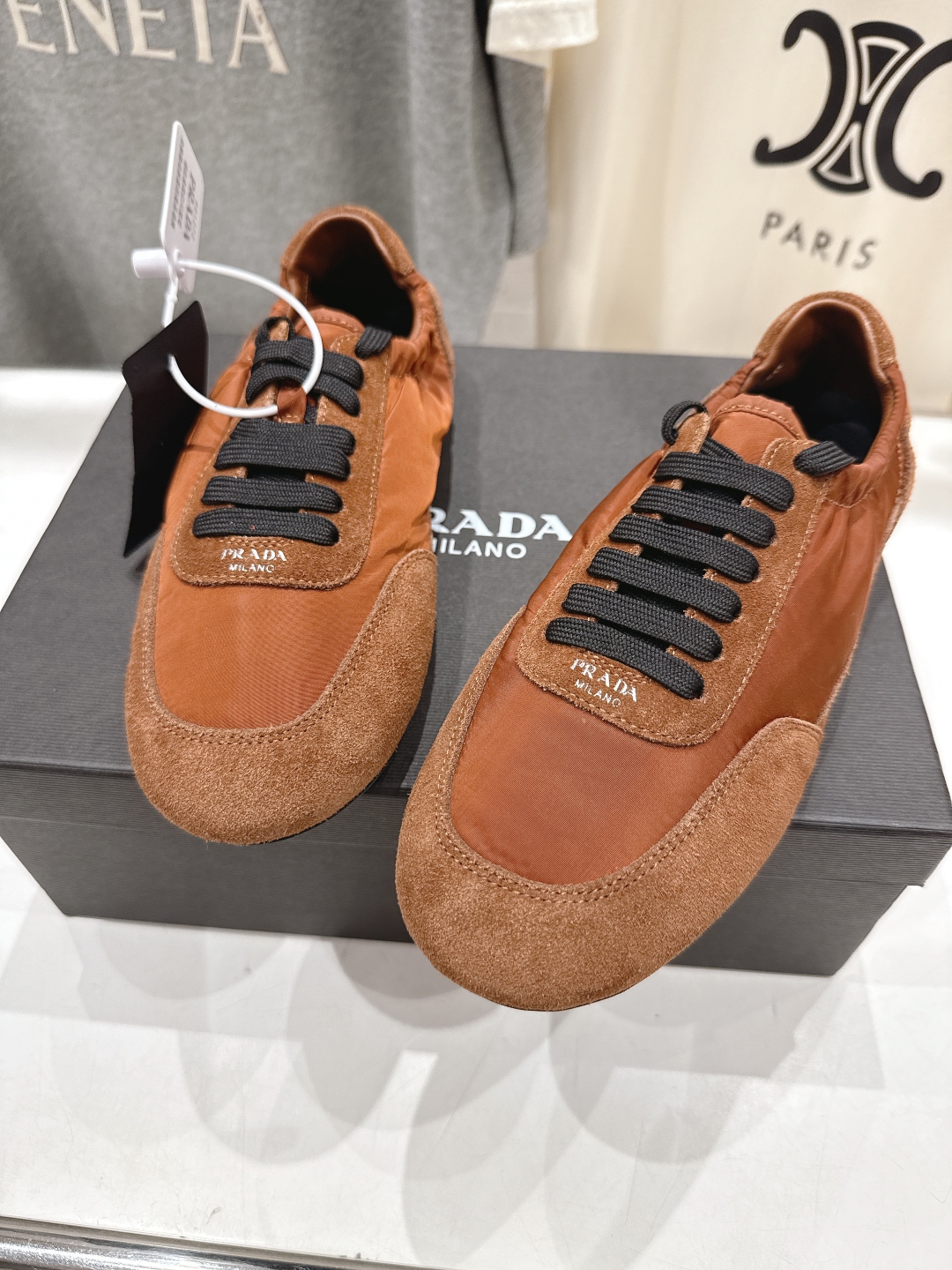 高版本出厂 
  Prada*普拉达P家25ssfw～new新款绑带休闲鞋，低调奢华懒人鞋，富人的不二选