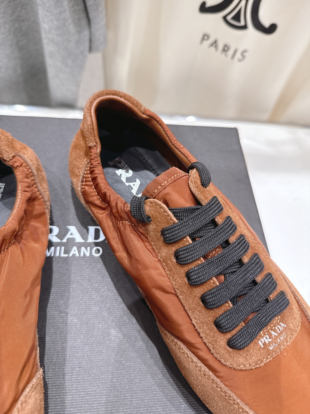 高版本出厂 
  Prada*普拉达P家25ssfw～new新款绑带休闲鞋，低调奢华懒人鞋，富人的不二选