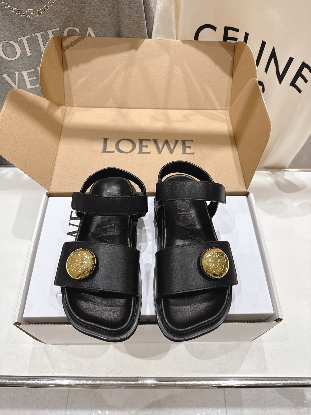 高版本出厂  
  LOEWE/罗意威2025/ss新品复古风平底沙滩厚底凉鞋～小红书、外网火爆款

最